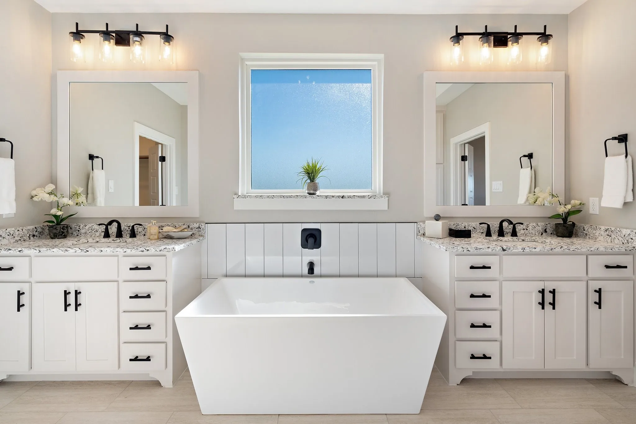 Single Family Residence For Sale in Dallas County , 1607 Pebble Beach Lane, Cedar Hill, Texas 75104, 4 Bedroom, 6 Bathroom, 3 Garage spaces, 4,532 Sqft, built in 2022, mls#21014091, Real Estate Agent in Cedar Hill, Homes For Sale in Dallas county, Homes For Sale in Cedar Hill, Realtor in Cedar Hill Texas, Real Estate Brokerage Independent Realty Texas, Luminita Cordes Realtor