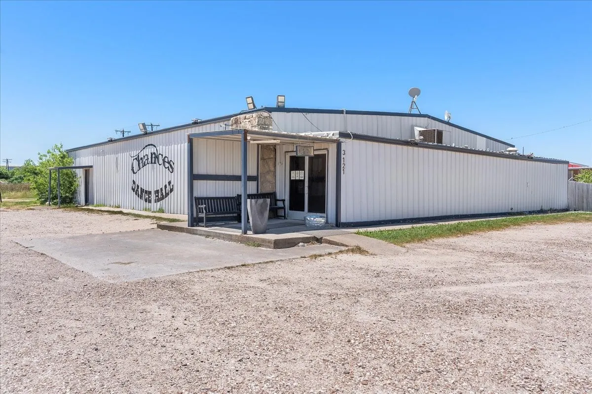 Business For Sale in Johnson County , 3121 N Main Street, Cleburne, Texas 76033, 0, 0, Garage spaces, 0 Sqft, built in 1982, Preowned, mls#21013538, Real Estate Agent in Cleburne, Homes For Sale in Johnson county, Homes For Sale in Cleburne, Realtor in Cleburne Texas, Real Estate Brokerage Independent Realty Texas, Luminita Cordes Realtor