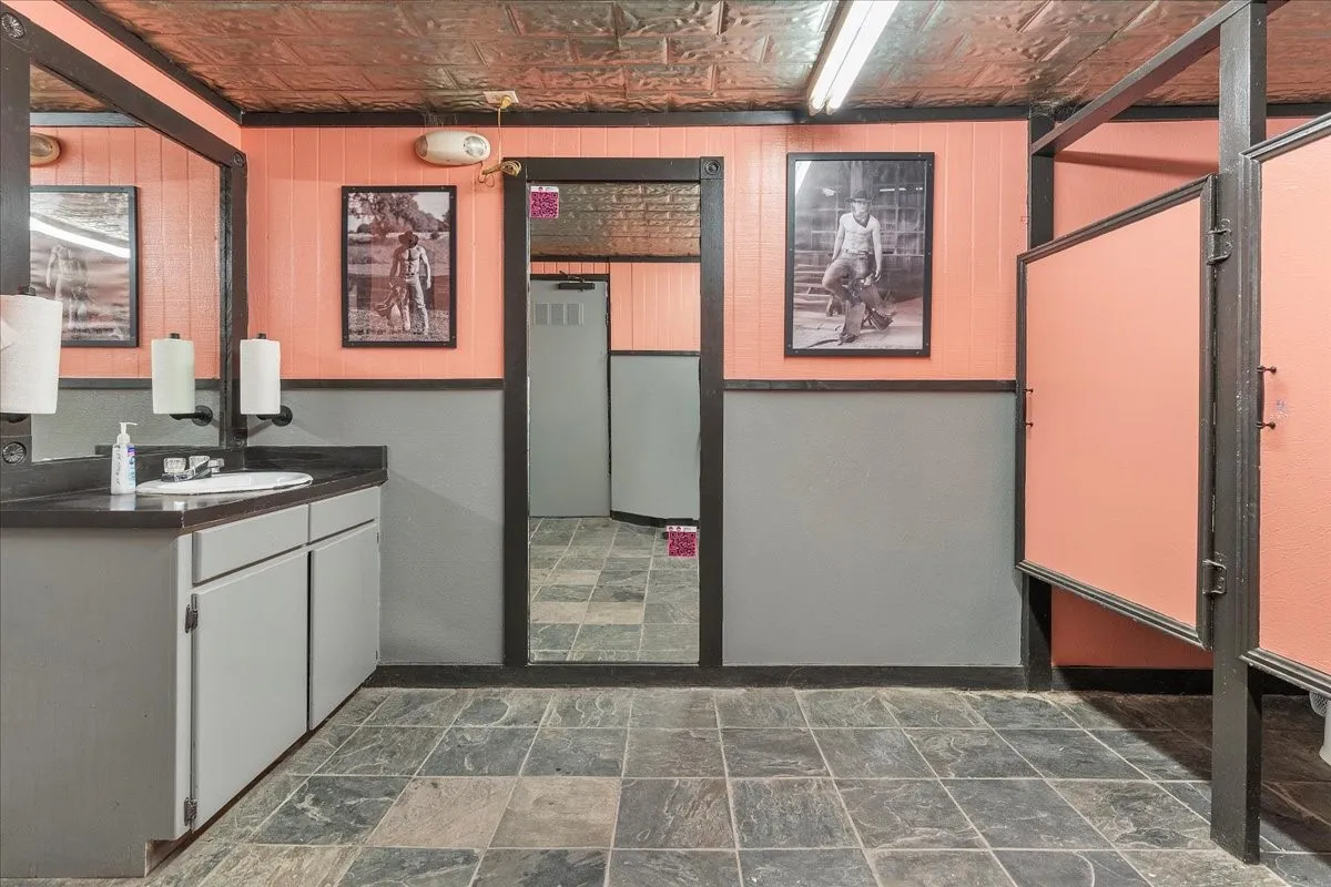 Business For Sale in Johnson County , 3121 N Main Street, Cleburne, Texas 76033, 0, 0, Garage spaces, 0 Sqft, built in 1982, Preowned, mls#21013538, Real Estate Agent in Cleburne, Homes For Sale in Johnson county, Homes For Sale in Cleburne, Realtor in Cleburne Texas, Real Estate Brokerage Independent Realty Texas, Luminita Cordes Realtor