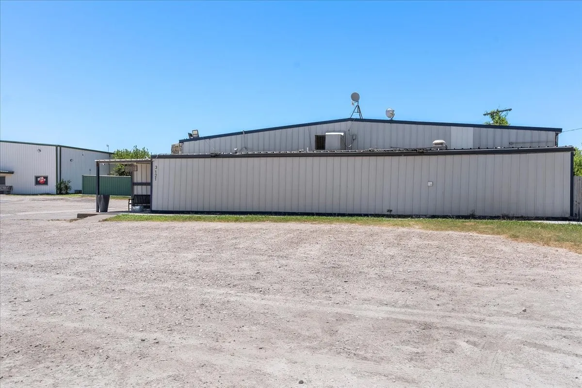 Business For Sale in Johnson County , 3121 N Main Street, Cleburne, Texas 76033, 0, 0, Garage spaces, 0 Sqft, built in 1982, Preowned, mls#21013538, Real Estate Agent in Cleburne, Homes For Sale in Johnson county, Homes For Sale in Cleburne, Realtor in Cleburne Texas, Real Estate Brokerage Independent Realty Texas, Luminita Cordes Realtor