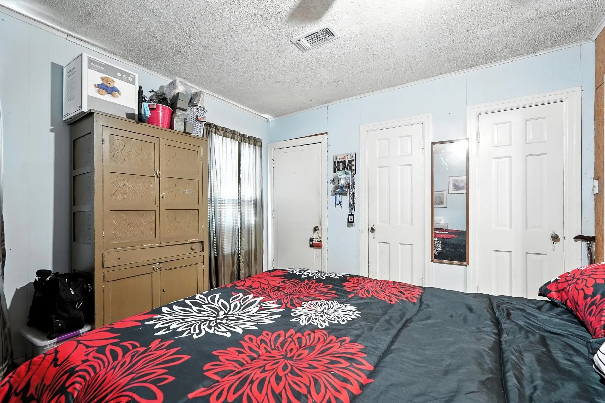 Single Family Residence For Sale in Coleman County , 203 Miami Street, Coleman, Texas 76834, 3 Bedroom, 2 Bathroom, 2 Garage spaces, 1,336 Sqft, built in 1950, Preowned, mls#21014677, Real Estate Agent in Coleman, Homes For Sale in Coleman county, Homes For Sale in Coleman, Realtor in Coleman Texas, Real Estate Brokerage Independent Realty Texas, Luminita Cordes Realtor