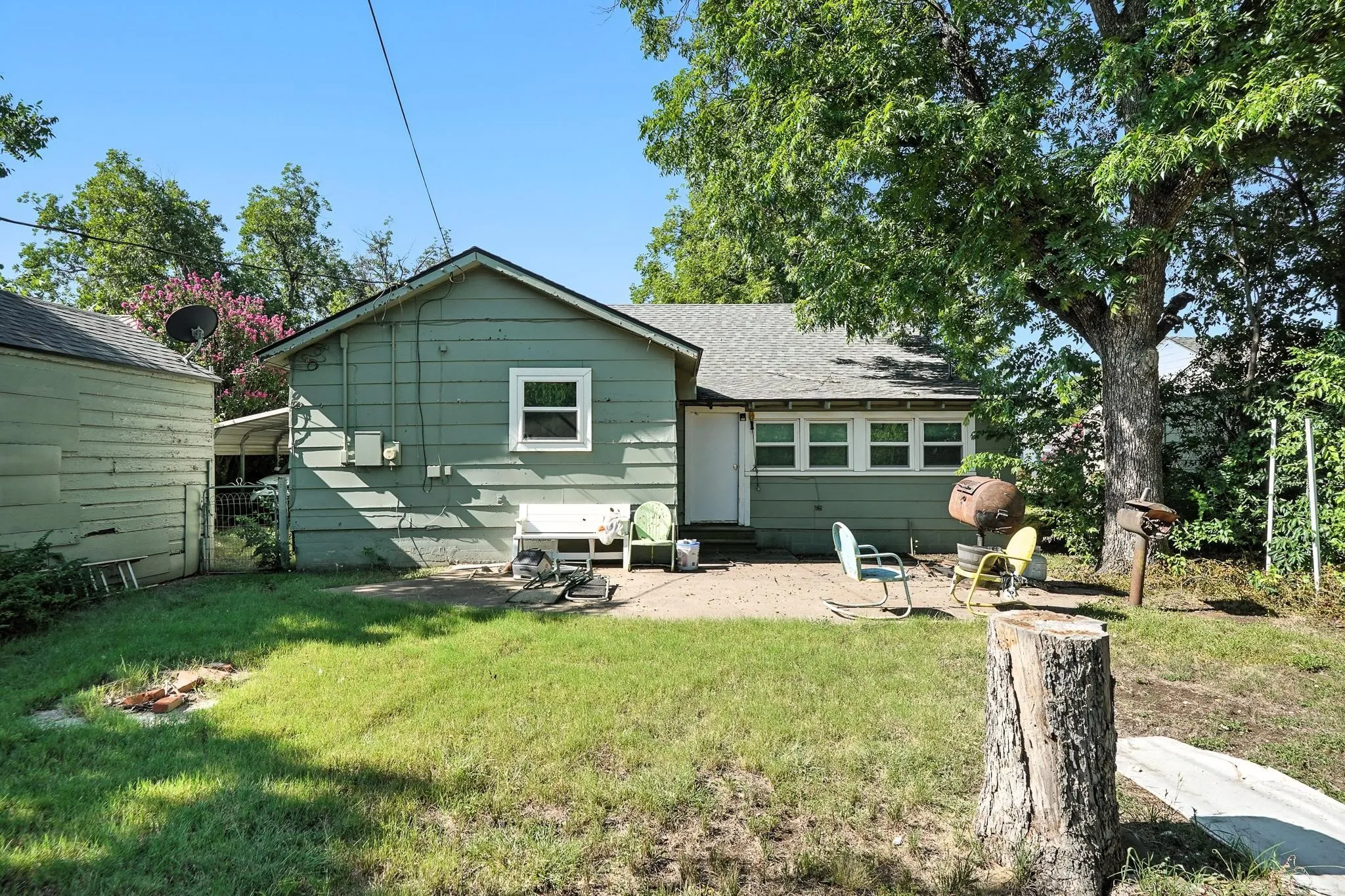 Single Family Residence For Sale in Coleman County , 203 Miami Street, Coleman, Texas 76834, 3 Bedroom, 2 Bathroom, 2 Garage spaces, 1,336 Sqft, built in 1950, Preowned, mls#21014677, Real Estate Agent in Coleman, Homes For Sale in Coleman county, Homes For Sale in Coleman, Realtor in Coleman Texas, Real Estate Brokerage Independent Realty Texas, Luminita Cordes Realtor