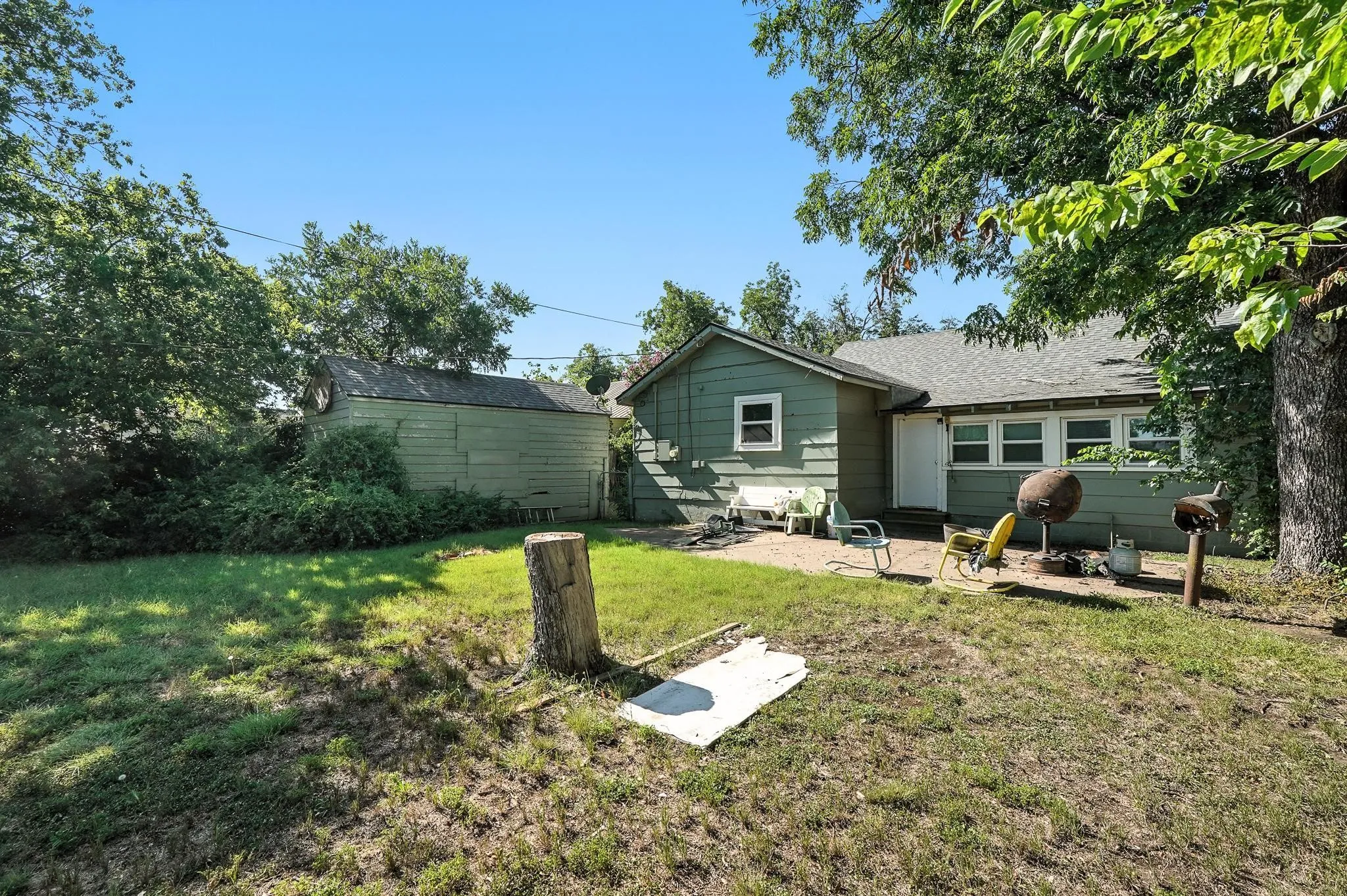 Single Family Residence For Sale in Coleman County , 203 Miami Street, Coleman, Texas 76834, 3 Bedroom, 2 Bathroom, 2 Garage spaces, 1,336 Sqft, built in 1950, Preowned, mls#21014677, Real Estate Agent in Coleman, Homes For Sale in Coleman county, Homes For Sale in Coleman, Realtor in Coleman Texas, Real Estate Brokerage Independent Realty Texas, Luminita Cordes Realtor