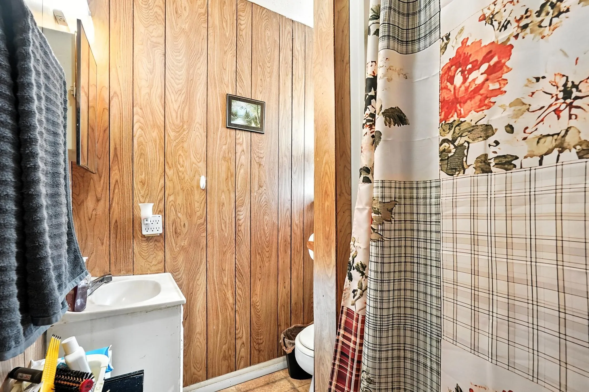 Single Family Residence For Sale in Coleman County , 203 Miami Street, Coleman, Texas 76834, 3 Bedroom, 2 Bathroom, 2 Garage spaces, 1,336 Sqft, built in 1950, Preowned, mls#21014677, Real Estate Agent in Coleman, Homes For Sale in Coleman county, Homes For Sale in Coleman, Realtor in Coleman Texas, Real Estate Brokerage Independent Realty Texas, Luminita Cordes Realtor