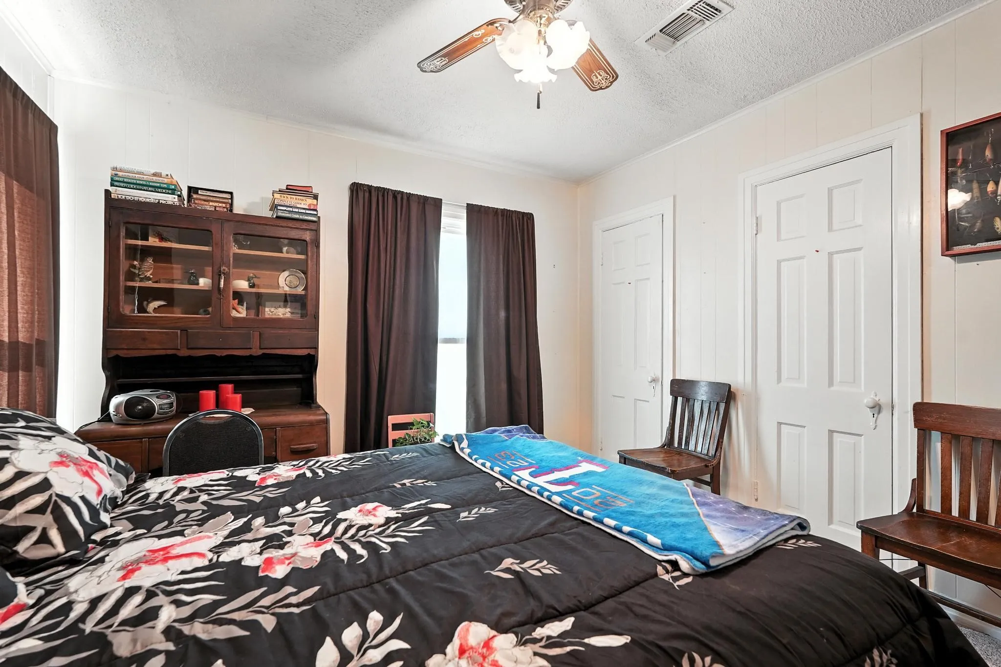 Single Family Residence For Sale in Coleman County , 203 Miami Street, Coleman, Texas 76834, 3 Bedroom, 2 Bathroom, 2 Garage spaces, 1,336 Sqft, built in 1950, Preowned, mls#21014677, Real Estate Agent in Coleman, Homes For Sale in Coleman county, Homes For Sale in Coleman, Realtor in Coleman Texas, Real Estate Brokerage Independent Realty Texas, Luminita Cordes Realtor