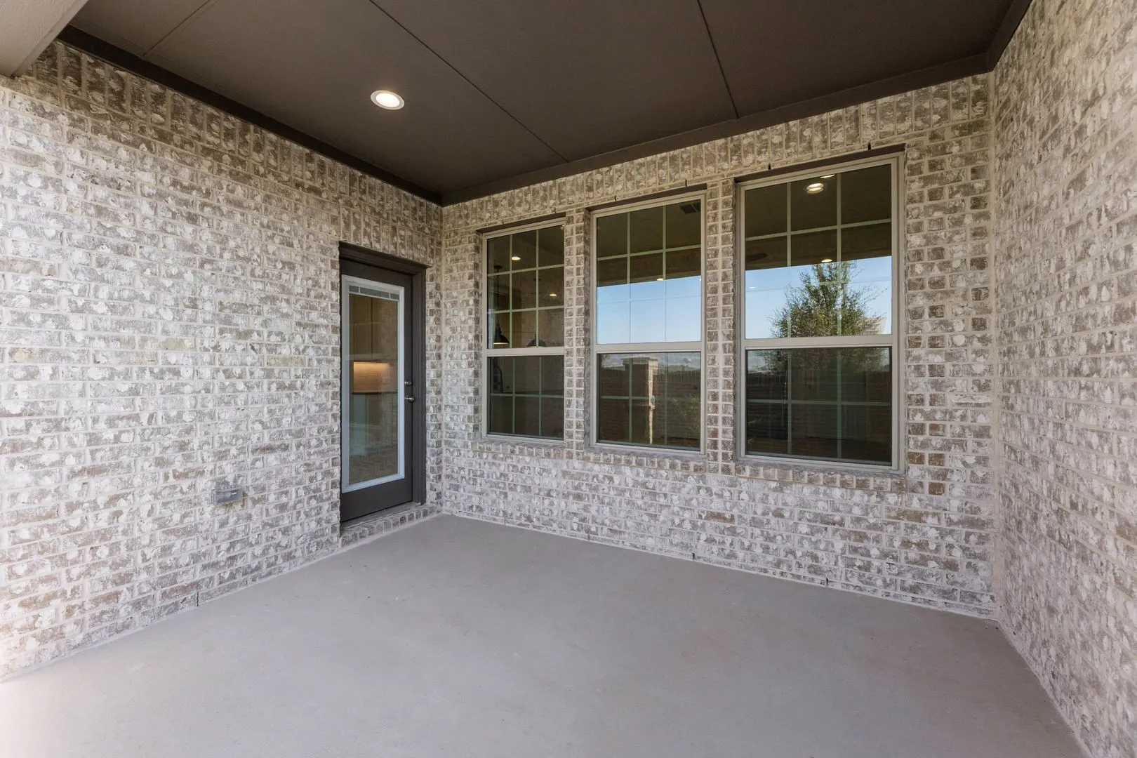 670 Sandiford-Patio-1