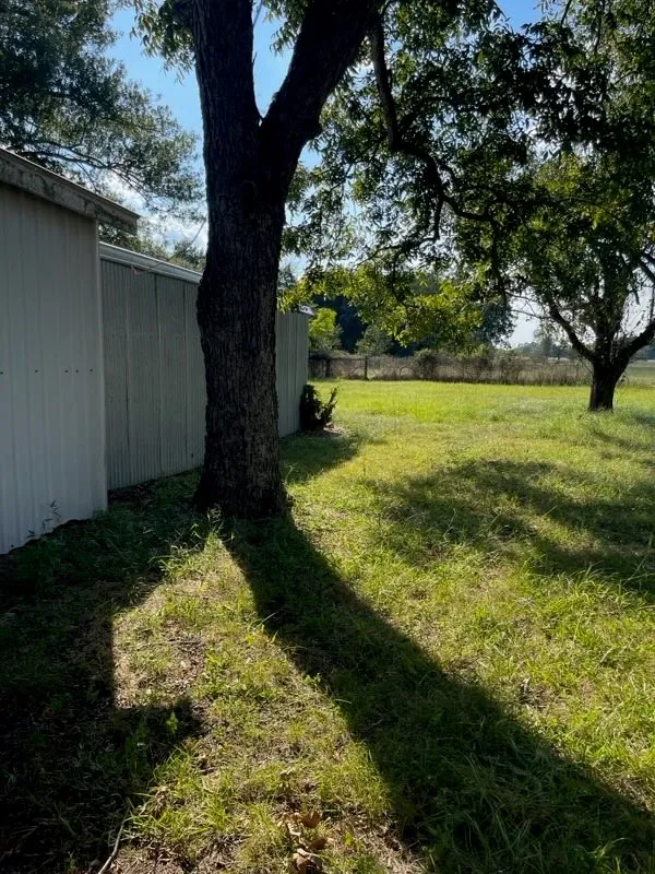 Single Family Residence For Sale in Freestone County , 1001 S Fairway Street, Fairfield, Texas 75840, 4 Bedroom, 2 Bathroom, 1 Garage spaces, 1,560 Sqft, built in 1955, Preowned, mls#21016902, Real Estate Agent in Fairfield, Homes For Sale in Freestone county, Homes For Sale in Fairfield, Realtor in Fairfield Texas, Real Estate Brokerage Independent Realty Texas, Luminita Cordes Realtor