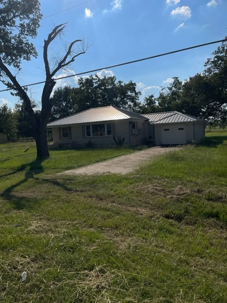 Single Family Residence For Sale in Freestone County , 1001 S Fairway Street, Fairfield, Texas 75840, 4 Bedroom, 2 Bathroom, 1 Garage spaces, 1,560 Sqft, built in 1955, Preowned, mls#21016902, Real Estate Agent in Fairfield, Homes For Sale in Freestone county, Homes For Sale in Fairfield, Realtor in Fairfield Texas, Real Estate Brokerage Independent Realty Texas, Luminita Cordes Realtor