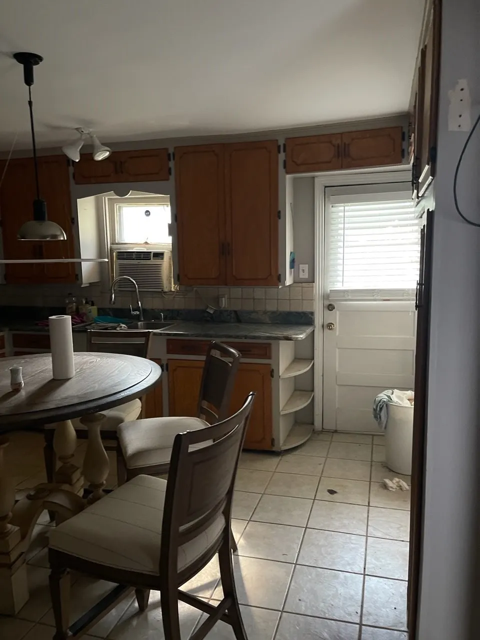 Single Family Residence For Sale in Freestone County , 1001 S Fairway Street, Fairfield, Texas 75840, 4 Bedroom, 2 Bathroom, 1 Garage spaces, 1,560 Sqft, built in 1955, Preowned, mls#21016902, Real Estate Agent in Fairfield, Homes For Sale in Freestone county, Homes For Sale in Fairfield, Realtor in Fairfield Texas, Real Estate Brokerage Independent Realty Texas, Luminita Cordes Realtor