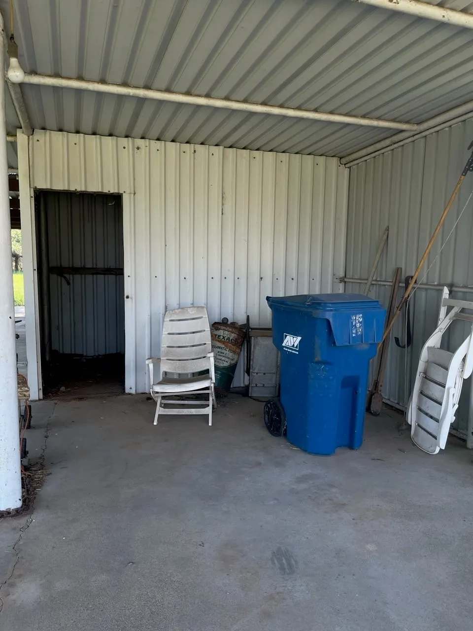 Single Family Residence For Sale in Freestone County , 1001 S Fairway Street, Fairfield, Texas 75840, 4 Bedroom, 2 Bathroom, 1 Garage spaces, 1,560 Sqft, built in 1955, Preowned, mls#21016902, Real Estate Agent in Fairfield, Homes For Sale in Freestone county, Homes For Sale in Fairfield, Realtor in Fairfield Texas, Real Estate Brokerage Independent Realty Texas, Luminita Cordes Realtor