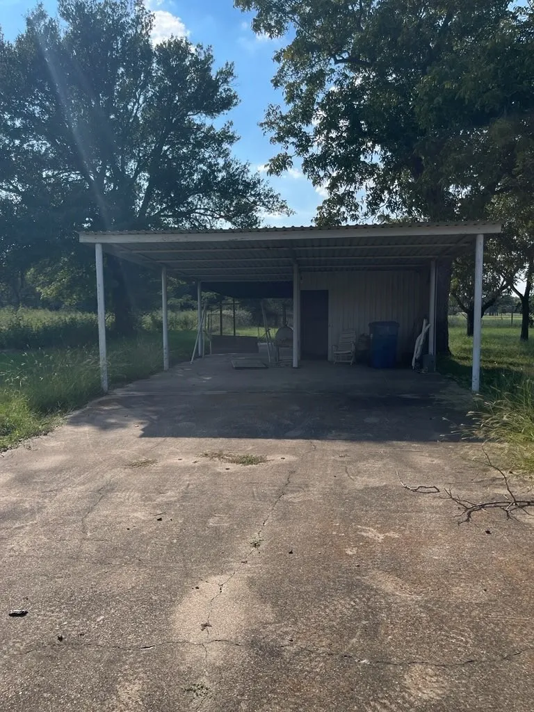 Single Family Residence For Sale in Freestone County , 1001 S Fairway Street, Fairfield, Texas 75840, 4 Bedroom, 2 Bathroom, 1 Garage spaces, 1,560 Sqft, built in 1955, Preowned, mls#21016902, Real Estate Agent in Fairfield, Homes For Sale in Freestone county, Homes For Sale in Fairfield, Realtor in Fairfield Texas, Real Estate Brokerage Independent Realty Texas, Luminita Cordes Realtor