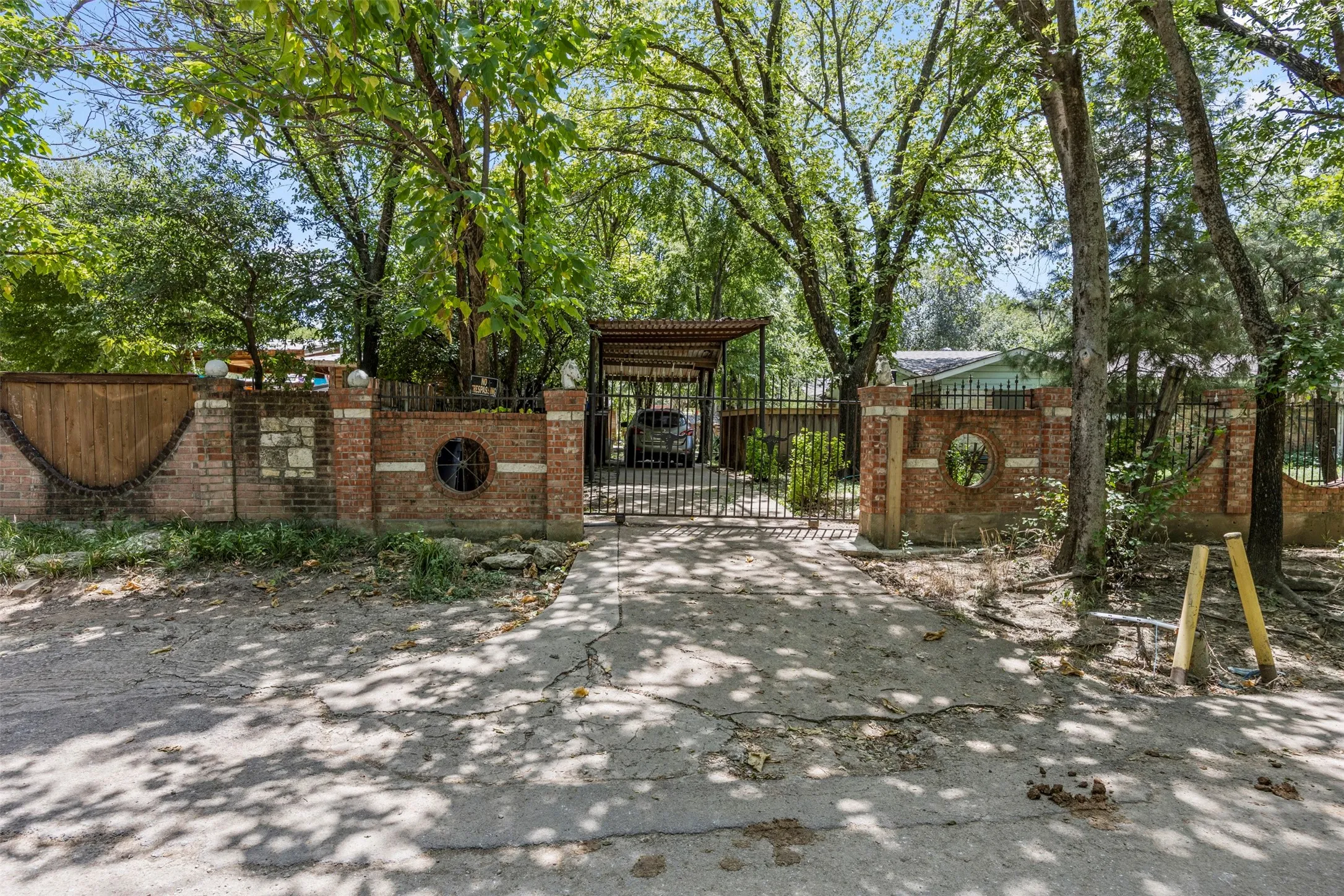 Single Family Residence For Sale in Tarrant County , 1152 Elva Warren Street, Fort Worth, Texas 76115, 4 Bedrooms, 2 Bathrooms, 1 Garage spaces, 1,358 Sqft, built in 1970, Price $1,500,000, mls#21015205, Real Estate Agent in Fort Worth, Homes For Sale in Tarrant county, Homes For Sale in Fort Worth, Realtor in Fort Worth Texas, Real Estate Brokerage Independent Realty Texas, Luminita Cordes Realtor