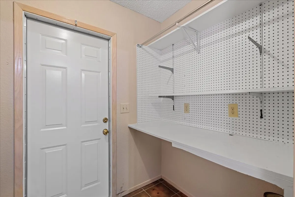 Single Family Residence For Sale in Rockwall County , 3615 Highpoint Drive, Rockwall, Texas 75087, 3 Bedrooms, 2 Bathrooms, Garage spaces, 2,171 Sqft, built in 1992, Preowned, Price $356,000, mls#21014465, Real Estate Agent in Rockwall, Homes For Sale in Rockwall county, Homes For Sale in Rockwall, Realtor in Rockwall Texas, Real Estate Brokerage Independent Realty Texas, Luminita Cordes Realtor
