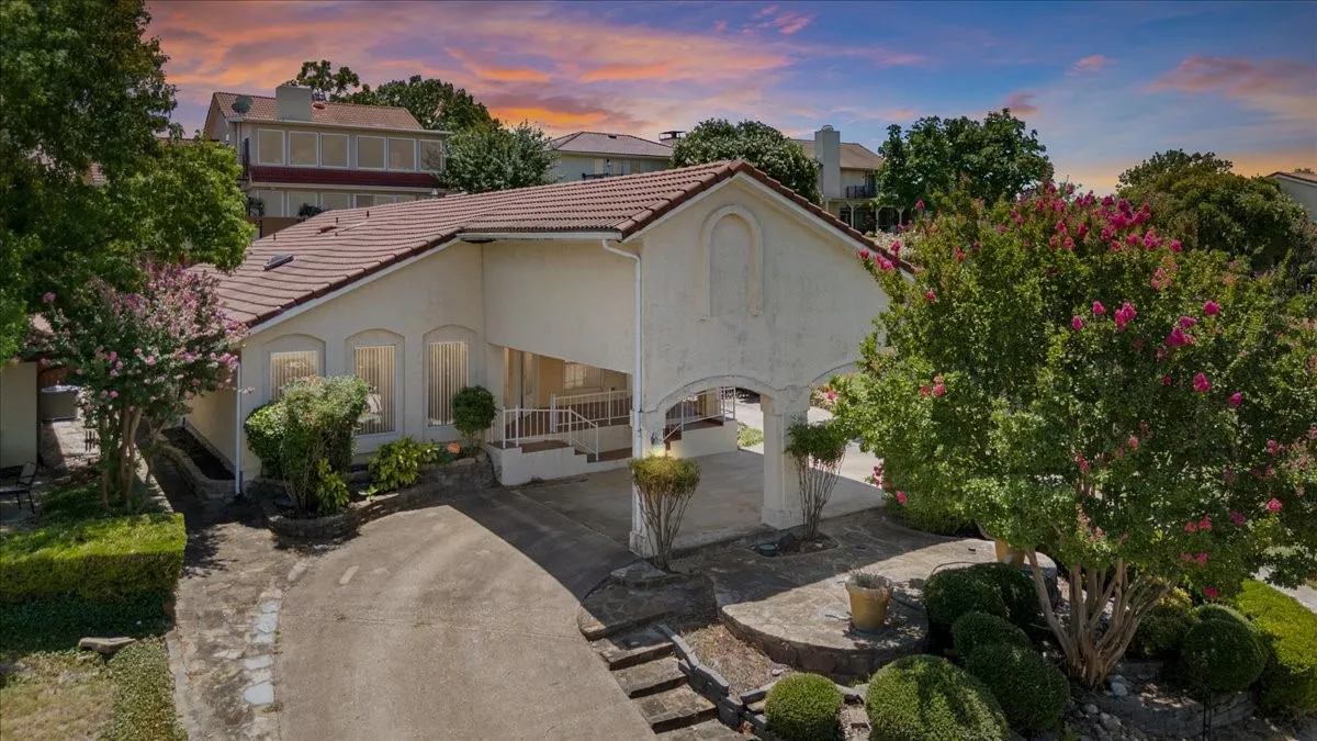Single Family Residence For Sale in Rockwall County , 3615 Highpoint Drive, Rockwall, Texas 75087, 3 Bedrooms, 2 Bathrooms, Garage spaces, 2,171 Sqft, built in 1992, Preowned, Price $356,000, mls#21014465, Real Estate Agent in Rockwall, Homes For Sale in Rockwall county, Homes For Sale in Rockwall, Realtor in Rockwall Texas, Real Estate Brokerage Independent Realty Texas, Luminita Cordes Realtor