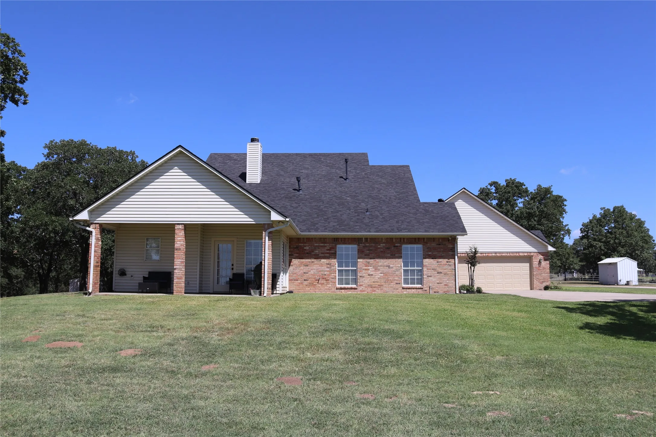Farm For Sale in Montague County , 2642 Huddleston, Sunset, Texas 76270, 4 Bedrooms, 3 Bathrooms, 3 Garage spaces, 2,900 Sqft, built in 2000, Price $1,250,000, mls#21017753, Real Estate Agent in Sunset, Homes For Sale in Montague county, Homes For Sale in Sunset, Realtor in Sunset Texas, Real Estate Brokerage Independent Realty Texas, Luminita Cordes Realtor