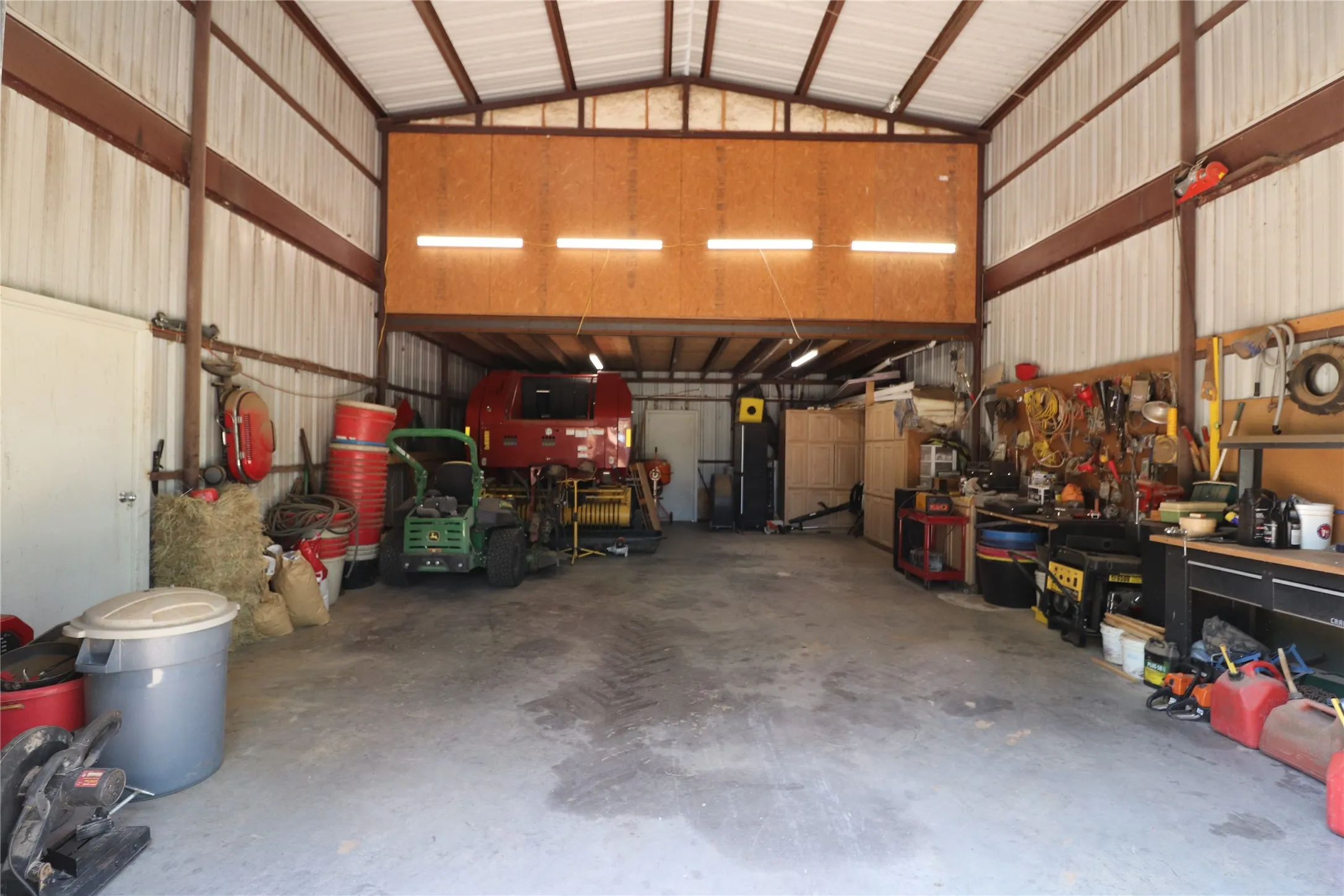 Farm For Sale in Montague County , 2642 Huddleston, Sunset, Texas 76270, 4 Bedrooms, 3 Bathrooms, 3 Garage spaces, 2,900 Sqft, built in 2000, Price $1,250,000, mls#21017753, Real Estate Agent in Sunset, Homes For Sale in Montague county, Homes For Sale in Sunset, Realtor in Sunset Texas, Real Estate Brokerage Independent Realty Texas, Luminita Cordes Realtor