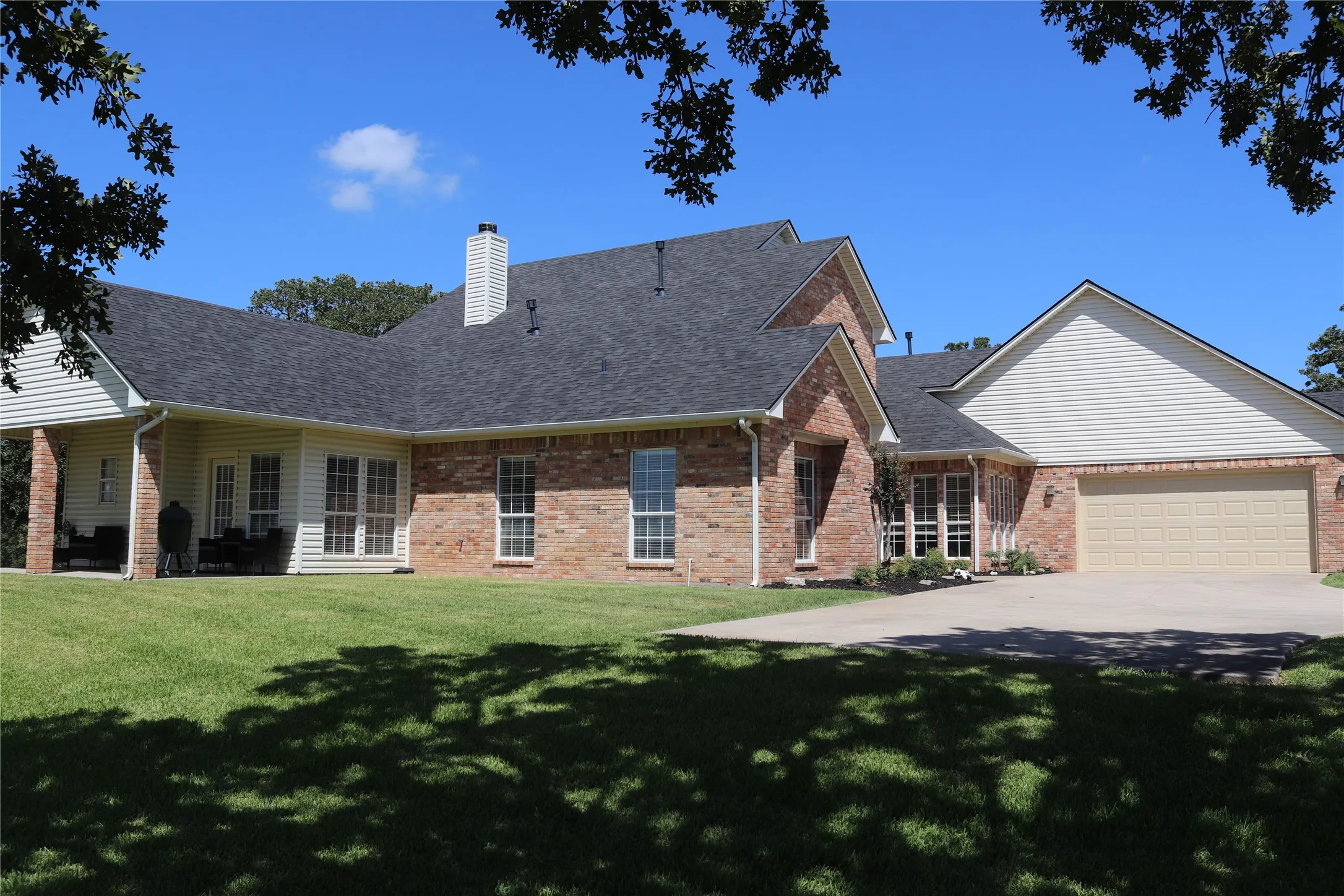 Farm For Sale in Montague County , 2642 Huddleston, Sunset, Texas 76270, 4 Bedrooms, 3 Bathrooms, 3 Garage spaces, 2,900 Sqft, built in 2000, Price $1,250,000, mls#21017753, Real Estate Agent in Sunset, Homes For Sale in Montague county, Homes For Sale in Sunset, Realtor in Sunset Texas, Real Estate Brokerage Independent Realty Texas, Luminita Cordes Realtor
