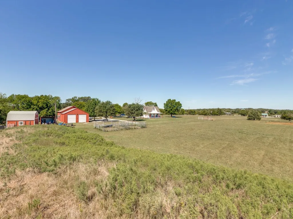 Single Family Residence For Sale in Cooke County , 392 Mt Pleasant Road, Valley View, Texas 76272, 3 Bedroom, 2 Bathroom, 2 Garage spaces, 2,027 Sqft, built in 1920, Preowned, mls#21018043, Real Estate Agent in Valley View, Homes For Sale in Cooke county, Homes For Sale in Valley View, Realtor in Valley View Texas, Real Estate Brokerage Independent Realty Texas, Luminita Cordes Realtor