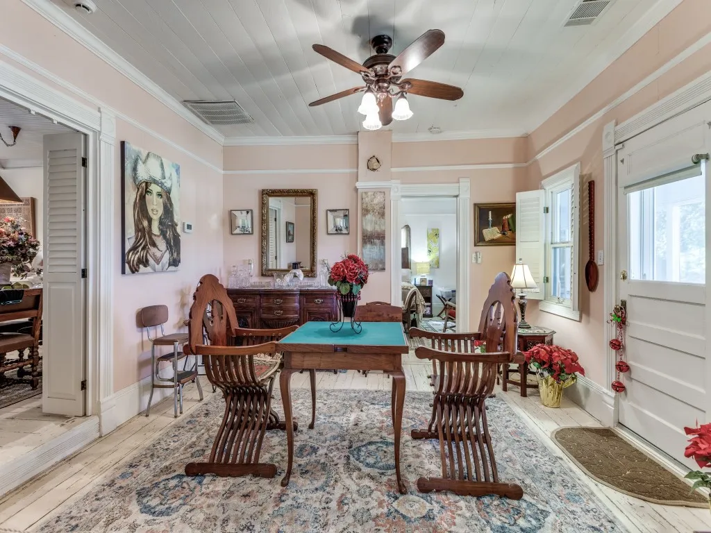 Single Family Residence For Sale in Cooke County , 392 Mt Pleasant Road, Valley View, Texas 76272, 3 Bedroom, 2 Bathroom, 2 Garage spaces, 2,027 Sqft, built in 1920, Preowned, mls#21018043, Real Estate Agent in Valley View, Homes For Sale in Cooke county, Homes For Sale in Valley View, Realtor in Valley View Texas, Real Estate Brokerage Independent Realty Texas, Luminita Cordes Realtor