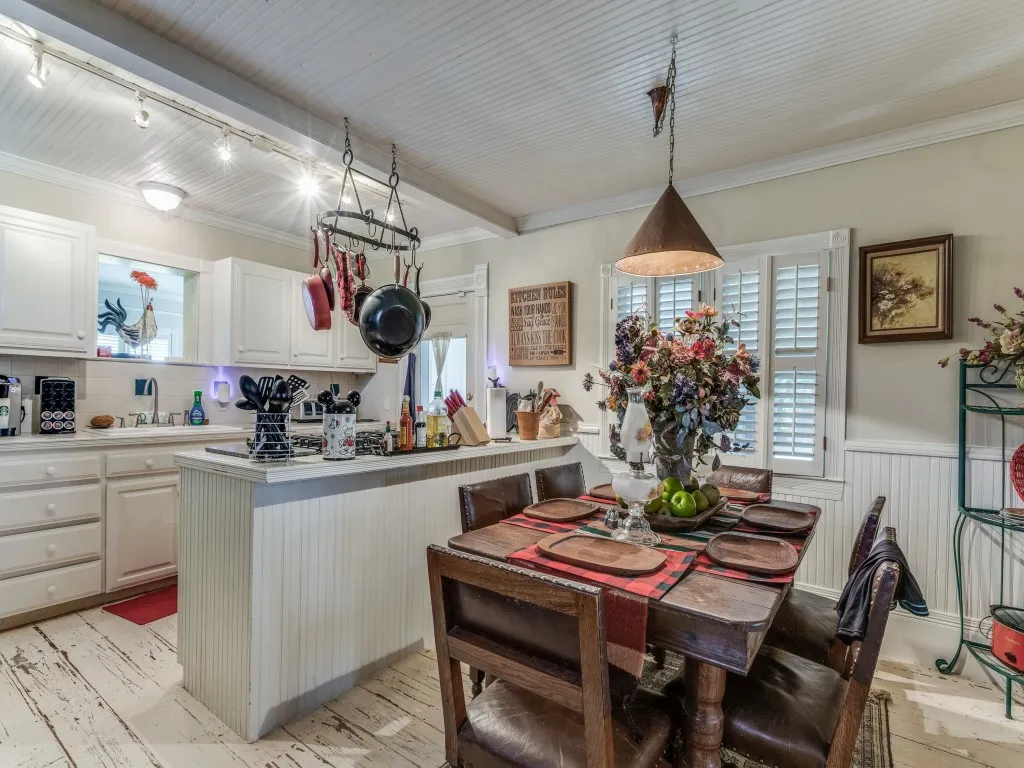 Single Family Residence For Sale in Cooke County , 392 Mt Pleasant Road, Valley View, Texas 76272, 3 Bedroom, 2 Bathroom, 2 Garage spaces, 2,027 Sqft, built in 1920, Preowned, mls#21018043, Real Estate Agent in Valley View, Homes For Sale in Cooke county, Homes For Sale in Valley View, Realtor in Valley View Texas, Real Estate Brokerage Independent Realty Texas, Luminita Cordes Realtor