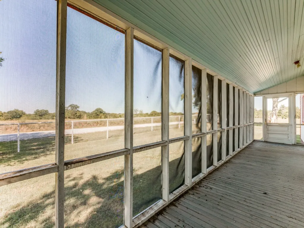 Single Family Residence For Sale in Cooke County , 392 Mt Pleasant Road, Valley View, Texas 76272, 3 Bedroom, 2 Bathroom, 2 Garage spaces, 2,027 Sqft, built in 1920, Preowned, mls#21018043, Real Estate Agent in Valley View, Homes For Sale in Cooke county, Homes For Sale in Valley View, Realtor in Valley View Texas, Real Estate Brokerage Independent Realty Texas, Luminita Cordes Realtor