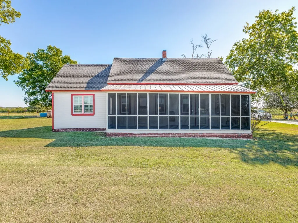 Single Family Residence For Sale in Cooke County , 392 Mt Pleasant Road, Valley View, Texas 76272, 3 Bedroom, 2 Bathroom, 2 Garage spaces, 2,027 Sqft, built in 1920, Preowned, mls#21018043, Real Estate Agent in Valley View, Homes For Sale in Cooke county, Homes For Sale in Valley View, Realtor in Valley View Texas, Real Estate Brokerage Independent Realty Texas, Luminita Cordes Realtor