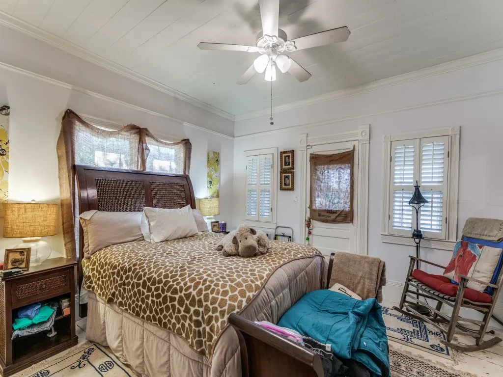 Single Family Residence For Sale in Cooke County , 392 Mt Pleasant Road, Valley View, Texas 76272, 3 Bedroom, 2 Bathroom, 2 Garage spaces, 2,027 Sqft, built in 1920, Preowned, mls#21018043, Real Estate Agent in Valley View, Homes For Sale in Cooke county, Homes For Sale in Valley View, Realtor in Valley View Texas, Real Estate Brokerage Independent Realty Texas, Luminita Cordes Realtor