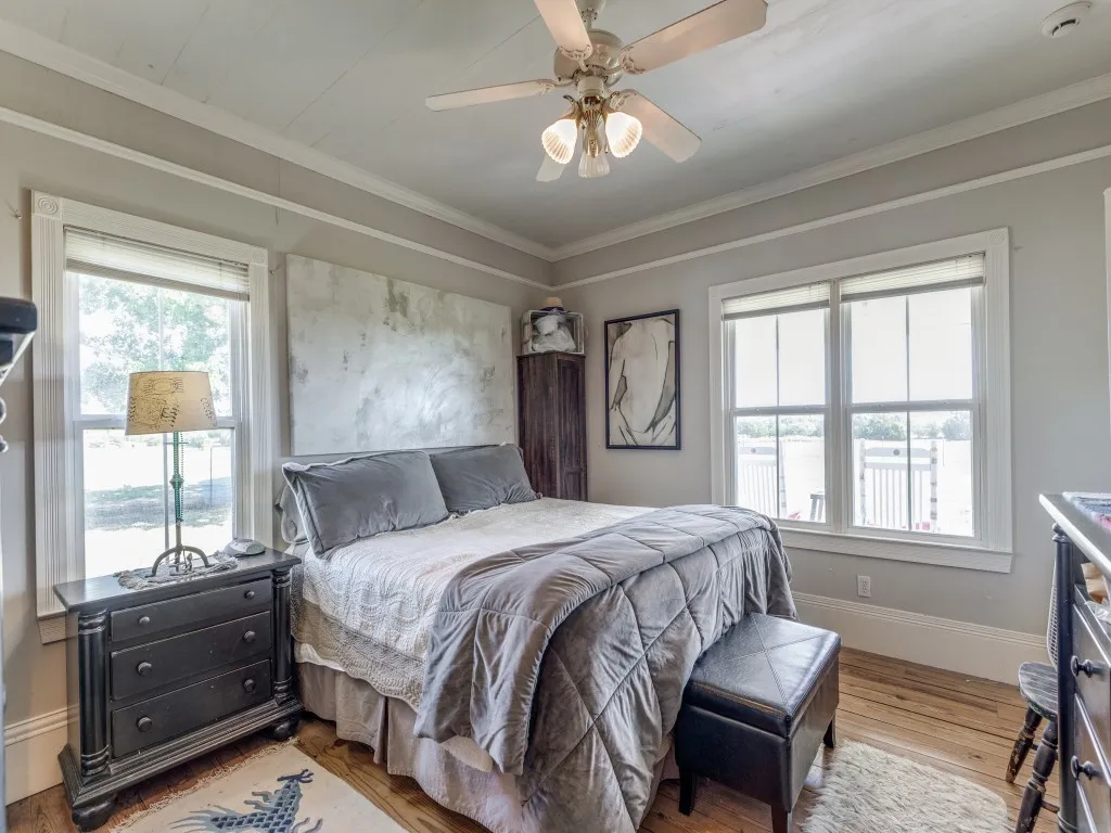 Single Family Residence For Sale in Cooke County , 392 Mt Pleasant Road, Valley View, Texas 76272, 3 Bedroom, 2 Bathroom, 2 Garage spaces, 2,027 Sqft, built in 1920, Preowned, mls#21018043, Real Estate Agent in Valley View, Homes For Sale in Cooke county, Homes For Sale in Valley View, Realtor in Valley View Texas, Real Estate Brokerage Independent Realty Texas, Luminita Cordes Realtor