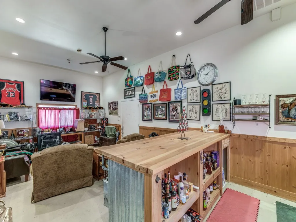 Single Family Residence For Sale in Cooke County , 392 Mt Pleasant Road, Valley View, Texas 76272, 3 Bedroom, 2 Bathroom, 2 Garage spaces, 2,027 Sqft, built in 1920, Preowned, mls#21018043, Real Estate Agent in Valley View, Homes For Sale in Cooke county, Homes For Sale in Valley View, Realtor in Valley View Texas, Real Estate Brokerage Independent Realty Texas, Luminita Cordes Realtor