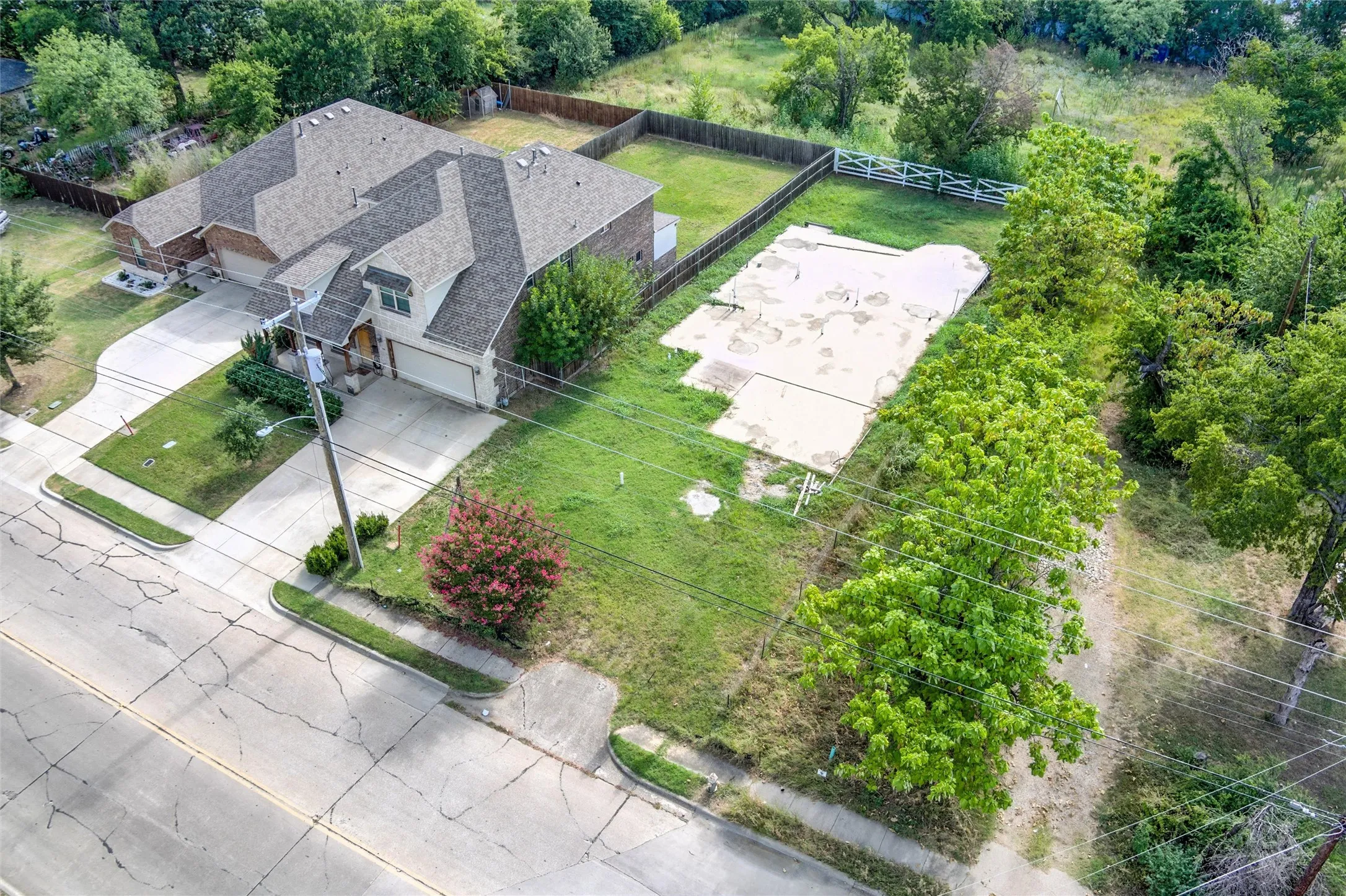 Aerial view of property and surrounding area
