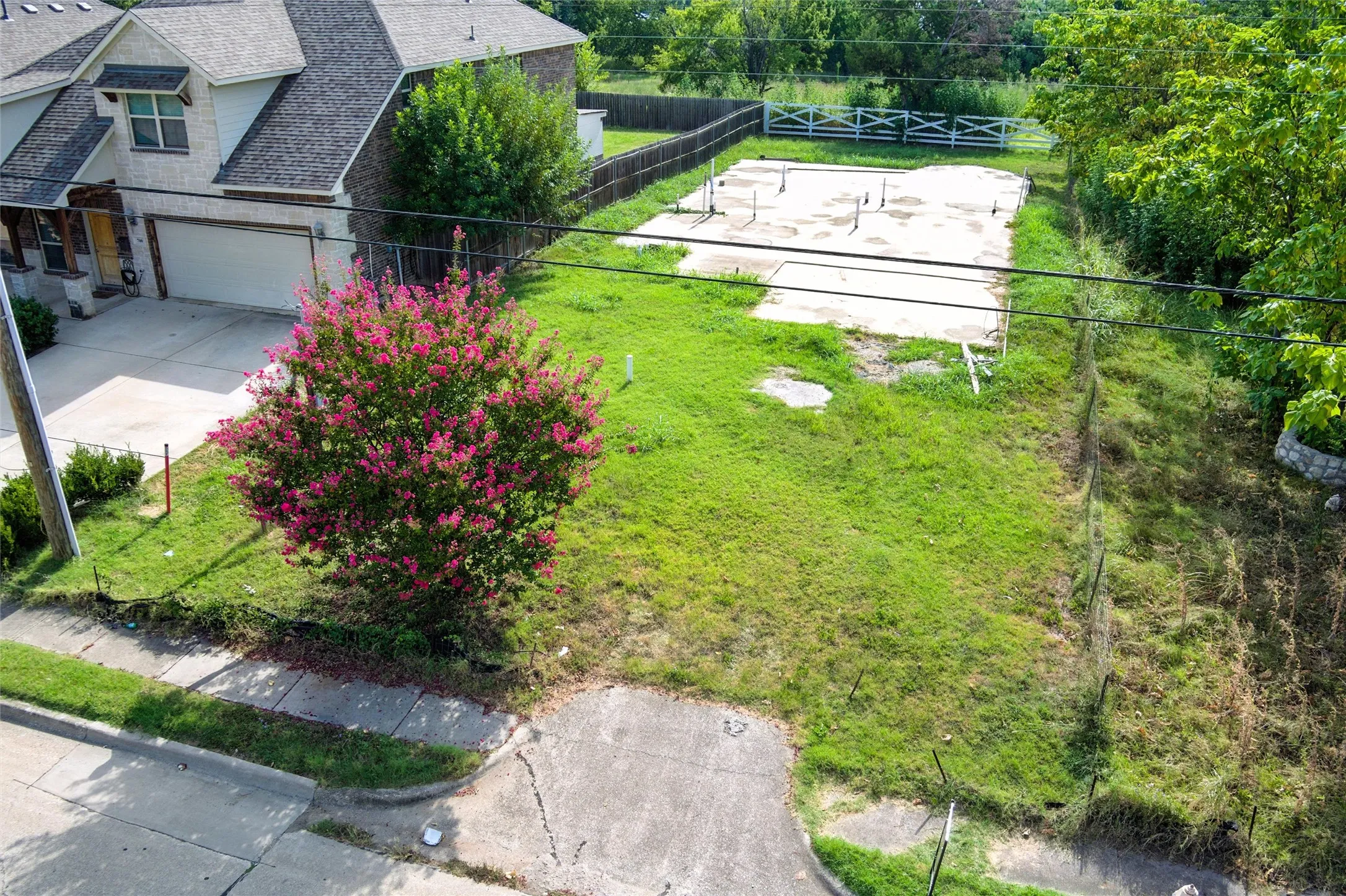Aerial view of property and surrounding area