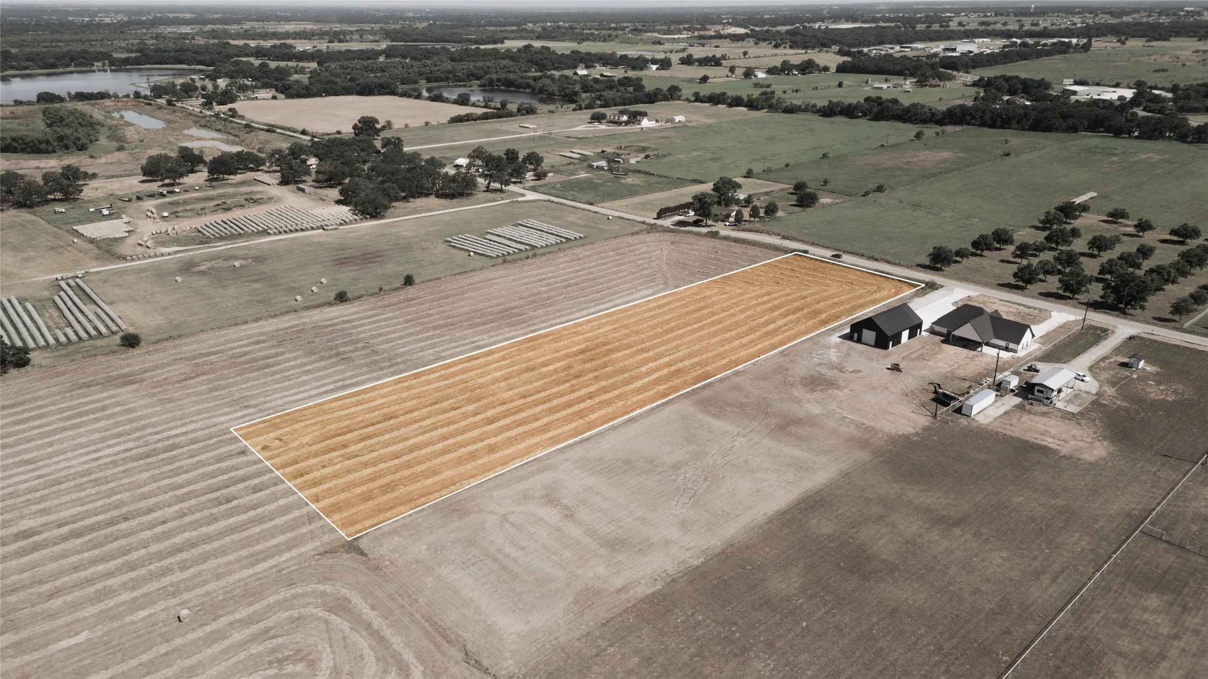 Aerial view of sparsely populated area featuring property parcel outlined