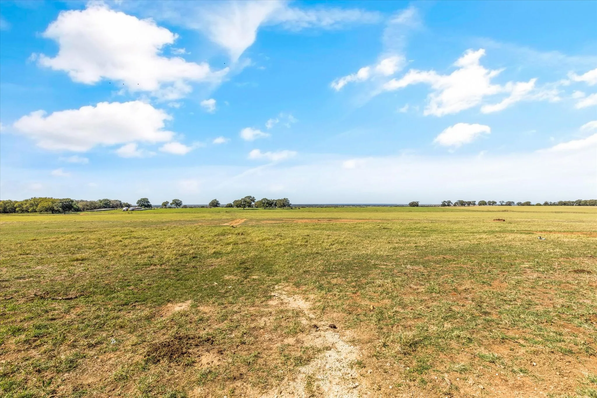 Single Family Residence For Sale in Hill County , 237 Hcr 1444, Blum, Texas 76627, 3 Bedroom, 2 Bathroom, 2 Garage spaces, 1,844 Sqft, built in 1984, Preowned, mls#21009578, Real Estate Agent in Blum, Homes For Sale in Hill county, Homes For Sale in Blum, Realtor in Blum Texas, Real Estate Brokerage Independent Realty Texas, Luminita Cordes Realtor