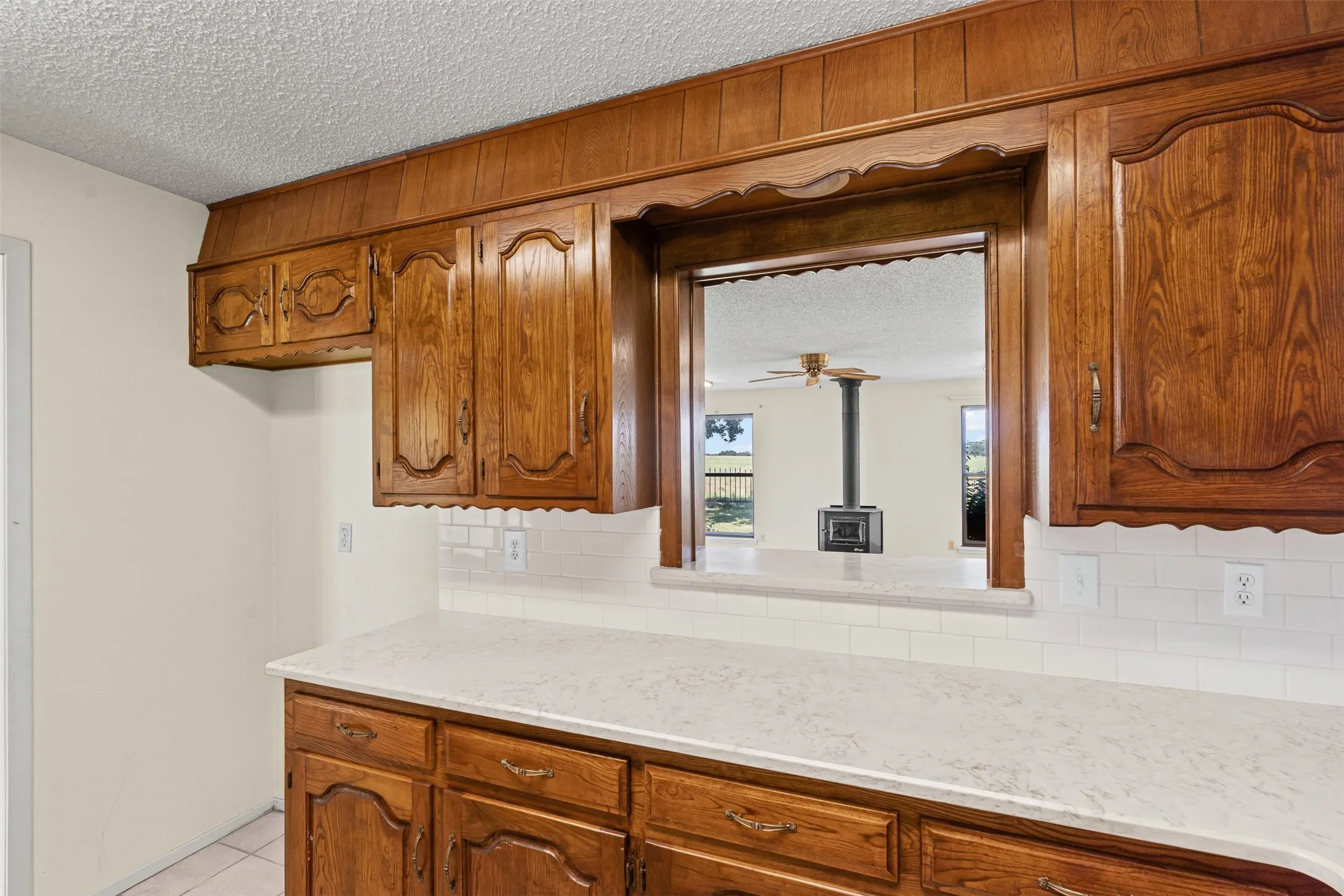 Single Family Residence For Sale in Hill County , 237 Hcr 1444, Blum, Texas 76627, 3 Bedroom, 2 Bathroom, 2 Garage spaces, 1,844 Sqft, built in 1984, Preowned, mls#21009578, Real Estate Agent in Blum, Homes For Sale in Hill county, Homes For Sale in Blum, Realtor in Blum Texas, Real Estate Brokerage Independent Realty Texas, Luminita Cordes Realtor