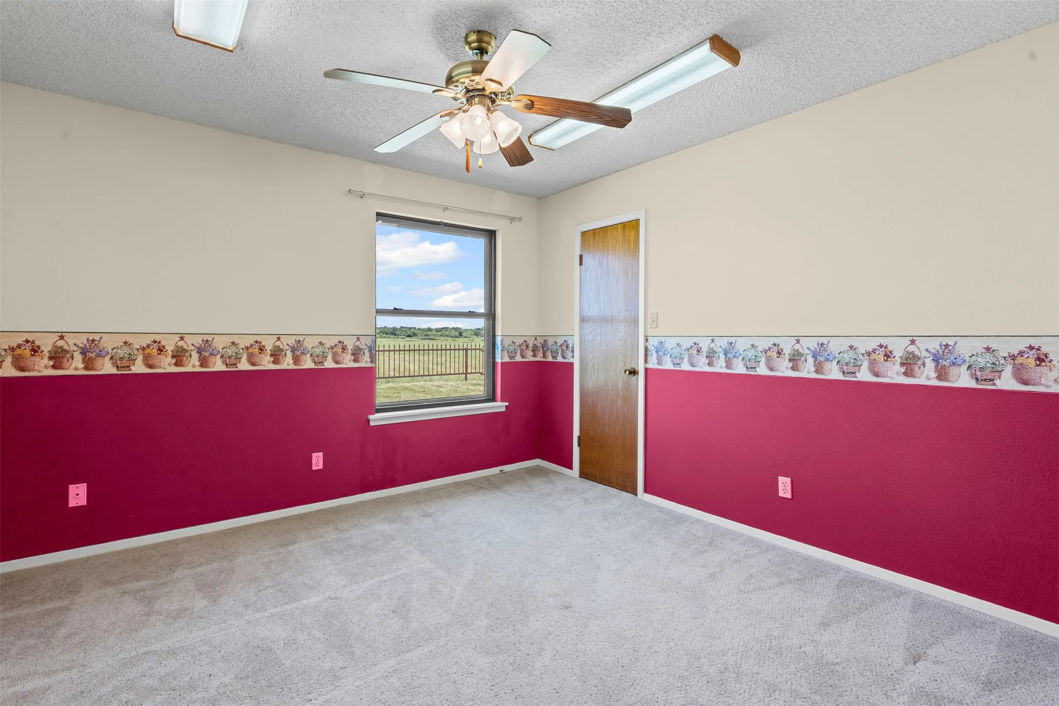 Single Family Residence For Sale in Hill County , 237 Hcr 1444, Blum, Texas 76627, 3 Bedroom, 2 Bathroom, 2 Garage spaces, 1,844 Sqft, built in 1984, Preowned, mls#21009578, Real Estate Agent in Blum, Homes For Sale in Hill county, Homes For Sale in Blum, Realtor in Blum Texas, Real Estate Brokerage Independent Realty Texas, Luminita Cordes Realtor