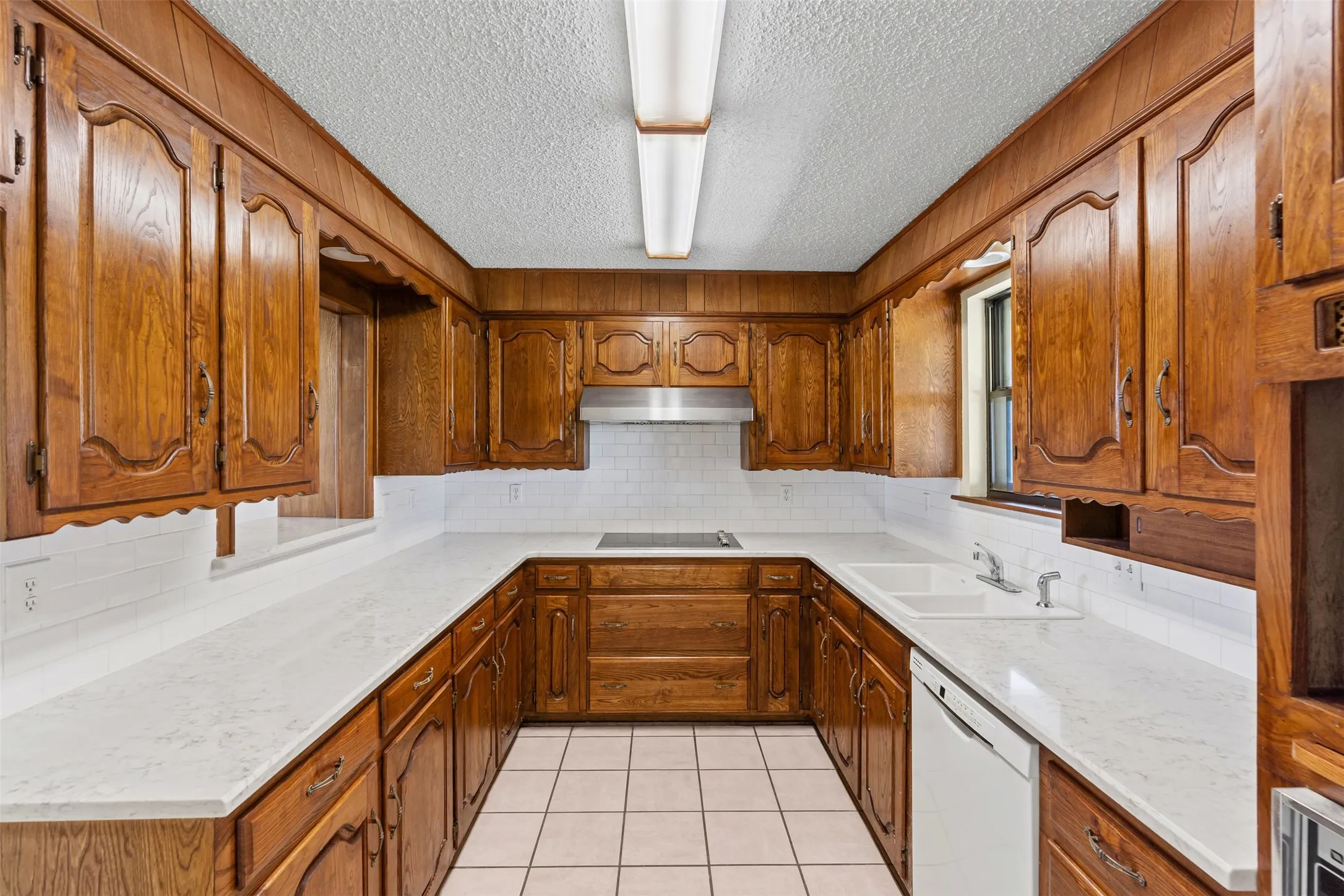 Single Family Residence For Sale in Hill County , 237 Hcr 1444, Blum, Texas 76627, 3 Bedroom, 2 Bathroom, 2 Garage spaces, 1,844 Sqft, built in 1984, Preowned, mls#21009578, Real Estate Agent in Blum, Homes For Sale in Hill county, Homes For Sale in Blum, Realtor in Blum Texas, Real Estate Brokerage Independent Realty Texas, Luminita Cordes Realtor