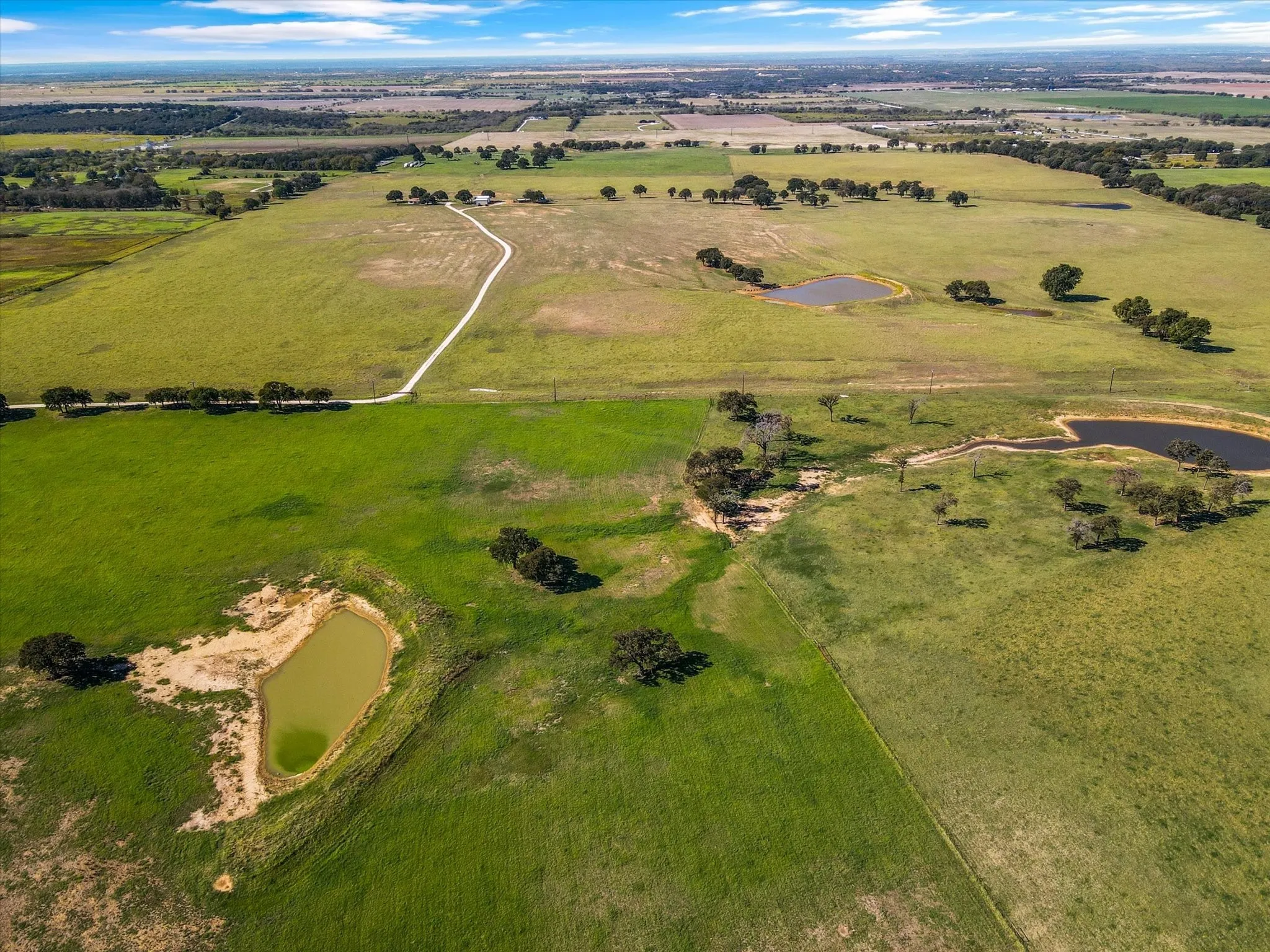 Single Family Residence For Sale in Hill County , 237 Hcr 1444, Blum, Texas 76627, 3 Bedroom, 2 Bathroom, 2 Garage spaces, 1,844 Sqft, built in 1984, Preowned, mls#21009578, Real Estate Agent in Blum, Homes For Sale in Hill county, Homes For Sale in Blum, Realtor in Blum Texas, Real Estate Brokerage Independent Realty Texas, Luminita Cordes Realtor