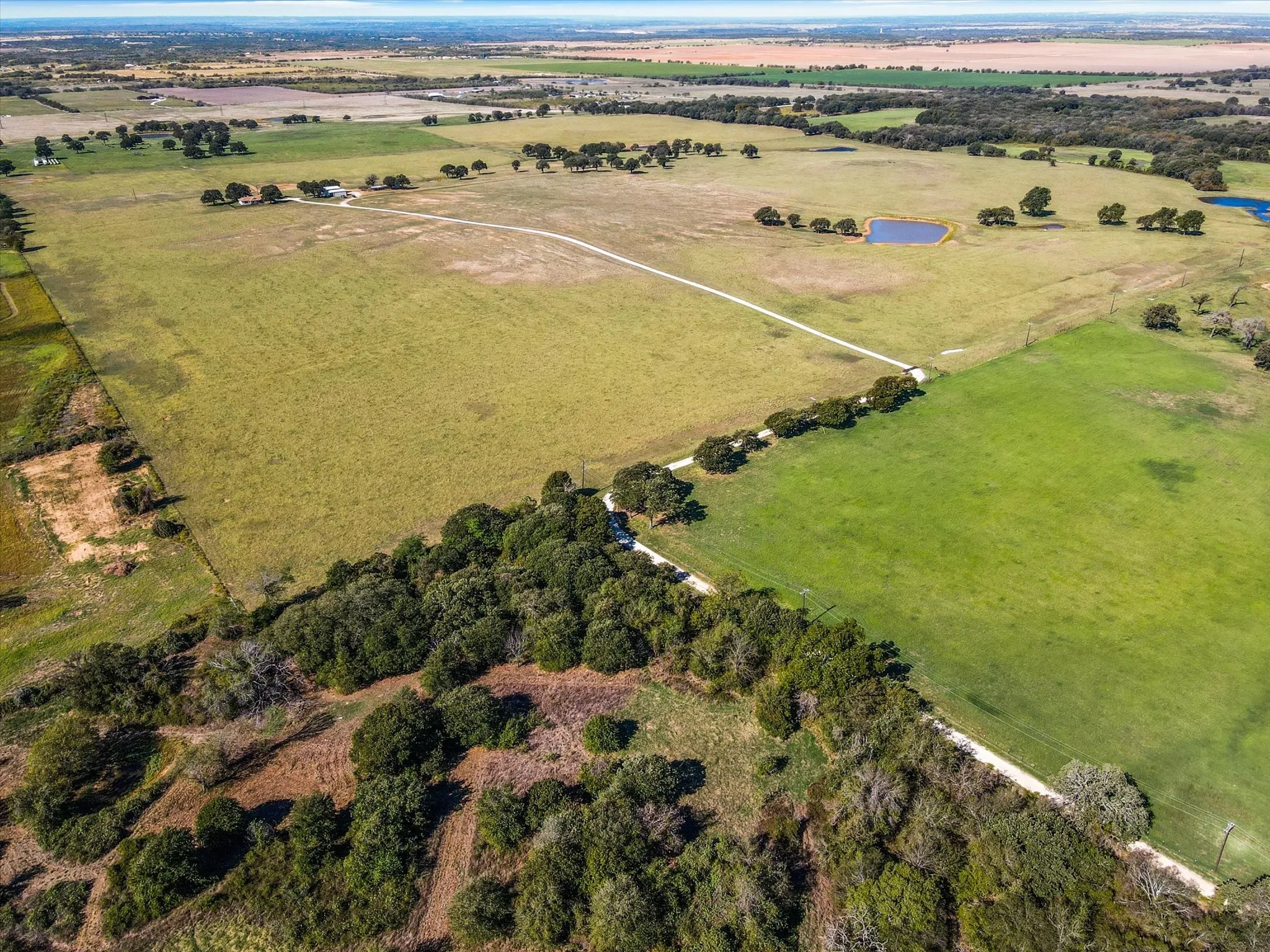Single Family Residence For Sale in Hill County , 237 Hcr 1444, Blum, Texas 76627, 3 Bedroom, 2 Bathroom, 2 Garage spaces, 1,844 Sqft, built in 1984, Preowned, mls#21009578, Real Estate Agent in Blum, Homes For Sale in Hill county, Homes For Sale in Blum, Realtor in Blum Texas, Real Estate Brokerage Independent Realty Texas, Luminita Cordes Realtor