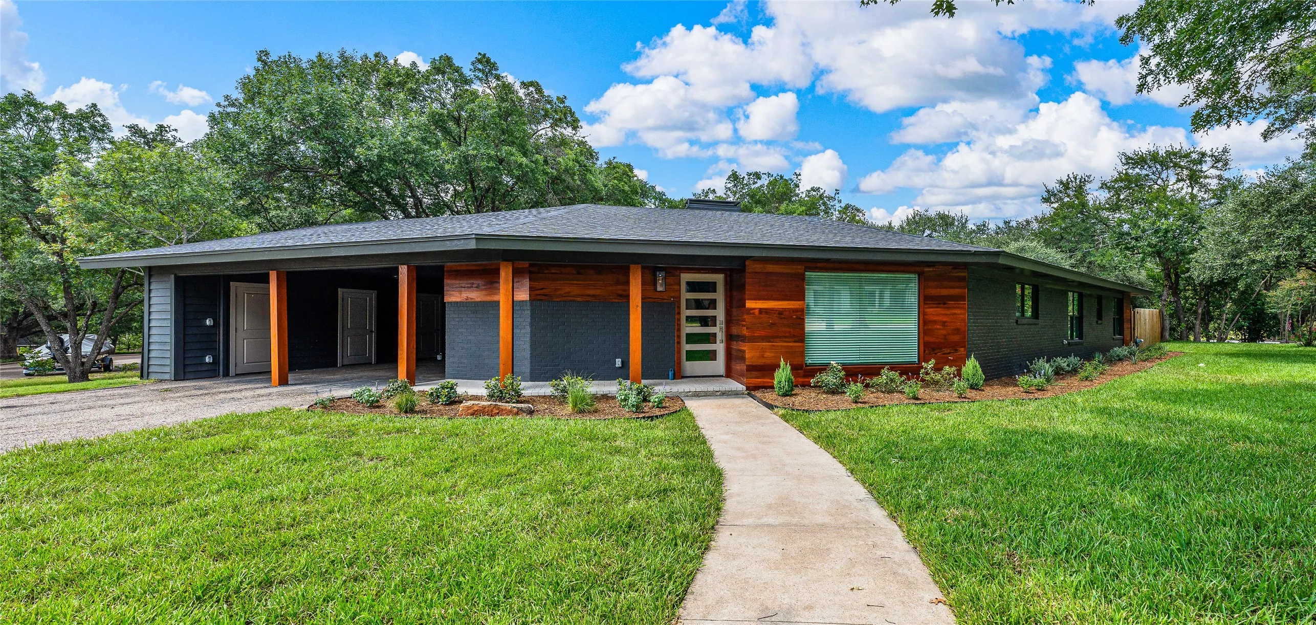 Single Family Residence For Sale in Mc Lennan County , 5205 Lockwood Drive, Waco, Texas 76710, 3 Bedrooms, 2 Bathrooms, Garage spaces, 2,448 Sqft, built in 1956, Price $520,000, mls#21019158, Real Estate Agent in Waco, Homes For Sale in Mc Lennan county, Homes For Sale in Waco, Realtor in Waco Texas, Real Estate Brokerage Independent Realty Texas, Luminita Cordes Realtor