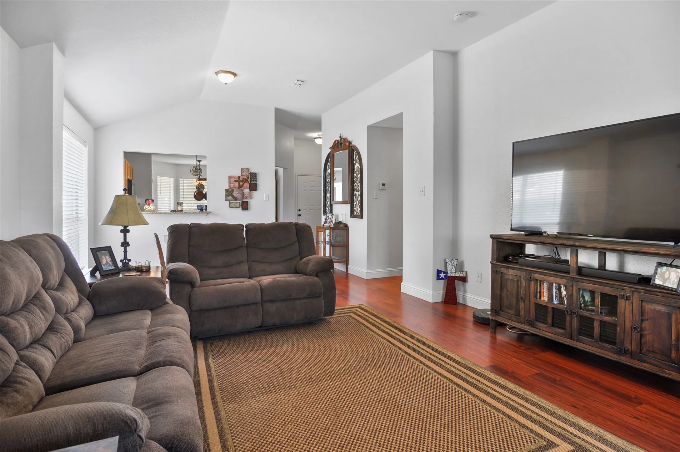 Single Family Residence For Sale in Tarrant County , 2529 Nogales Drive, Fort Worth, Texas 76108, 3 Bedroom, 2 Bathroom, 2 Garage spaces, 1,425 Sqft, built in 2001, mls#21018942, Real Estate Agent in Fort Worth, Homes For Sale in Tarrant county, Homes For Sale in Fort Worth, Realtor in Fort Worth Texas, Real Estate Brokerage Independent Realty Texas, Luminita Cordes Realtor