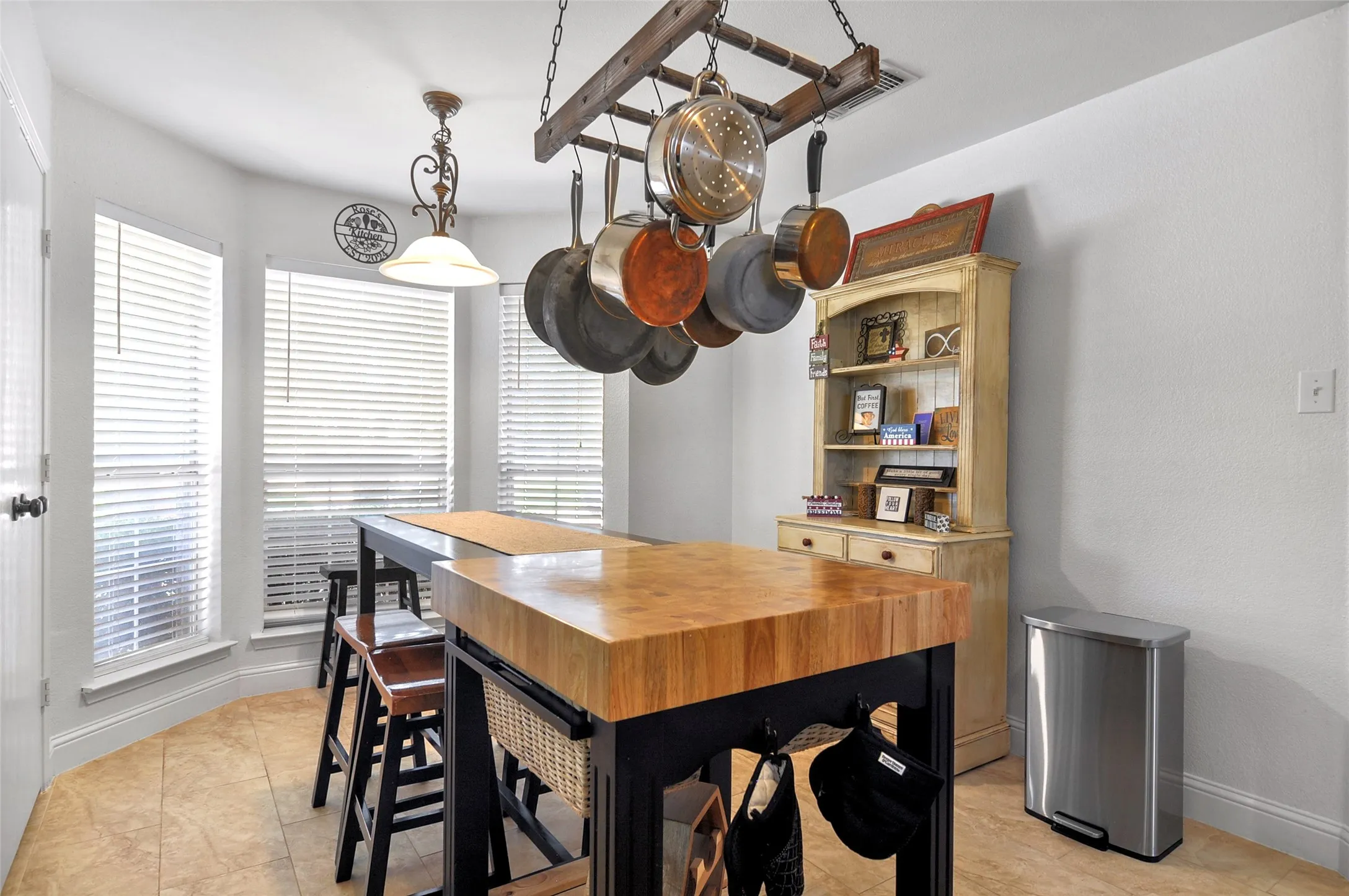 Single Family Residence For Sale in Tarrant County , 2529 Nogales Drive, Fort Worth, Texas 76108, 3 Bedroom, 2 Bathroom, 2 Garage spaces, 1,425 Sqft, built in 2001, mls#21018942, Real Estate Agent in Fort Worth, Homes For Sale in Tarrant county, Homes For Sale in Fort Worth, Realtor in Fort Worth Texas, Real Estate Brokerage Independent Realty Texas, Luminita Cordes Realtor