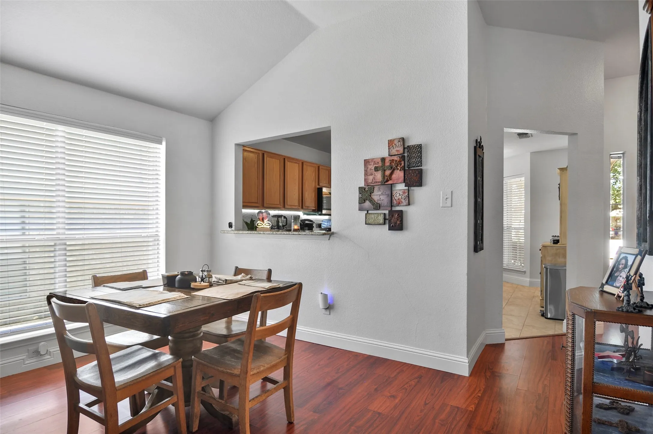 Single Family Residence For Sale in Tarrant County , 2529 Nogales Drive, Fort Worth, Texas 76108, 3 Bedroom, 2 Bathroom, 2 Garage spaces, 1,425 Sqft, built in 2001, mls#21018942, Real Estate Agent in Fort Worth, Homes For Sale in Tarrant county, Homes For Sale in Fort Worth, Realtor in Fort Worth Texas, Real Estate Brokerage Independent Realty Texas, Luminita Cordes Realtor