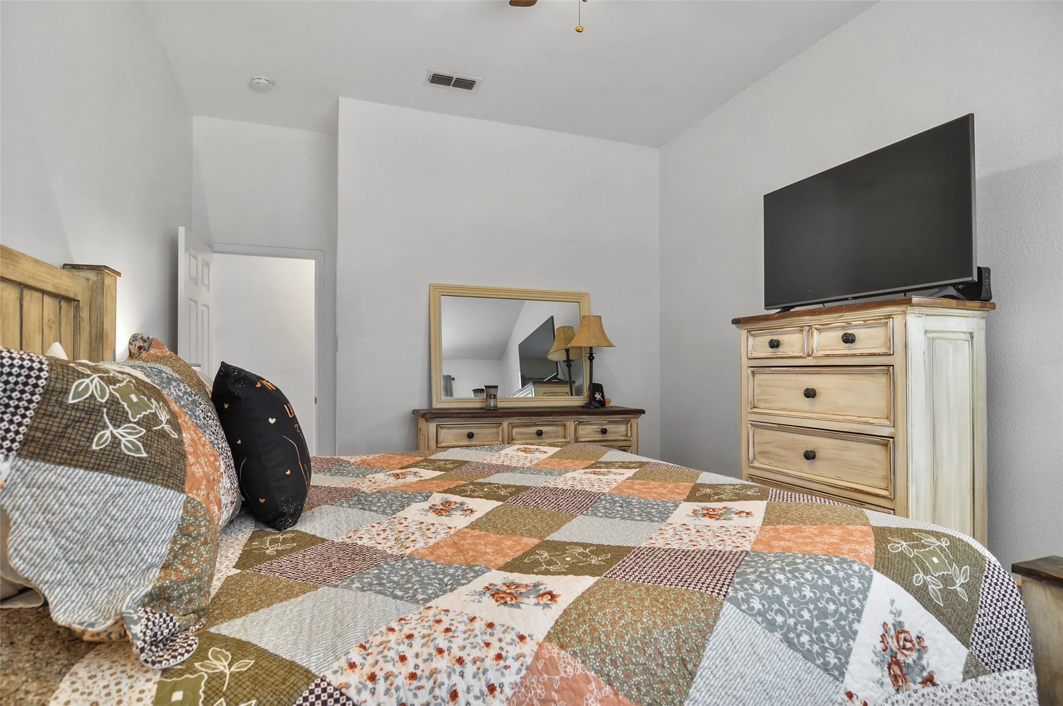 Single Family Residence For Sale in Tarrant County , 2529 Nogales Drive, Fort Worth, Texas 76108, 3 Bedroom, 2 Bathroom, 2 Garage spaces, 1,425 Sqft, built in 2001, mls#21018942, Real Estate Agent in Fort Worth, Homes For Sale in Tarrant county, Homes For Sale in Fort Worth, Realtor in Fort Worth Texas, Real Estate Brokerage Independent Realty Texas, Luminita Cordes Realtor