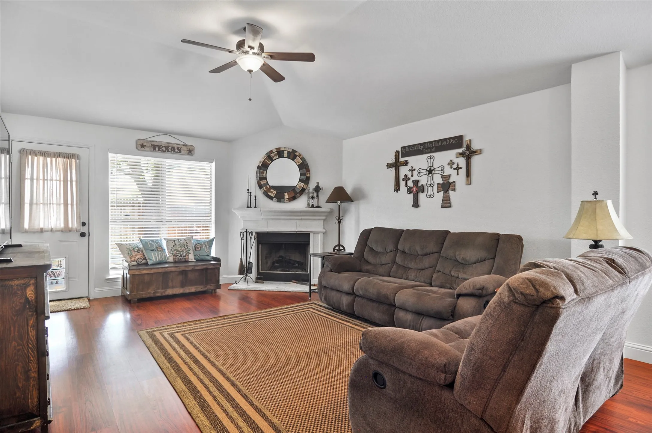 Single Family Residence For Sale in Tarrant County , 2529 Nogales Drive, Fort Worth, Texas 76108, 3 Bedroom, 2 Bathroom, 2 Garage spaces, 1,425 Sqft, built in 2001, mls#21018942, Real Estate Agent in Fort Worth, Homes For Sale in Tarrant county, Homes For Sale in Fort Worth, Realtor in Fort Worth Texas, Real Estate Brokerage Independent Realty Texas, Luminita Cordes Realtor