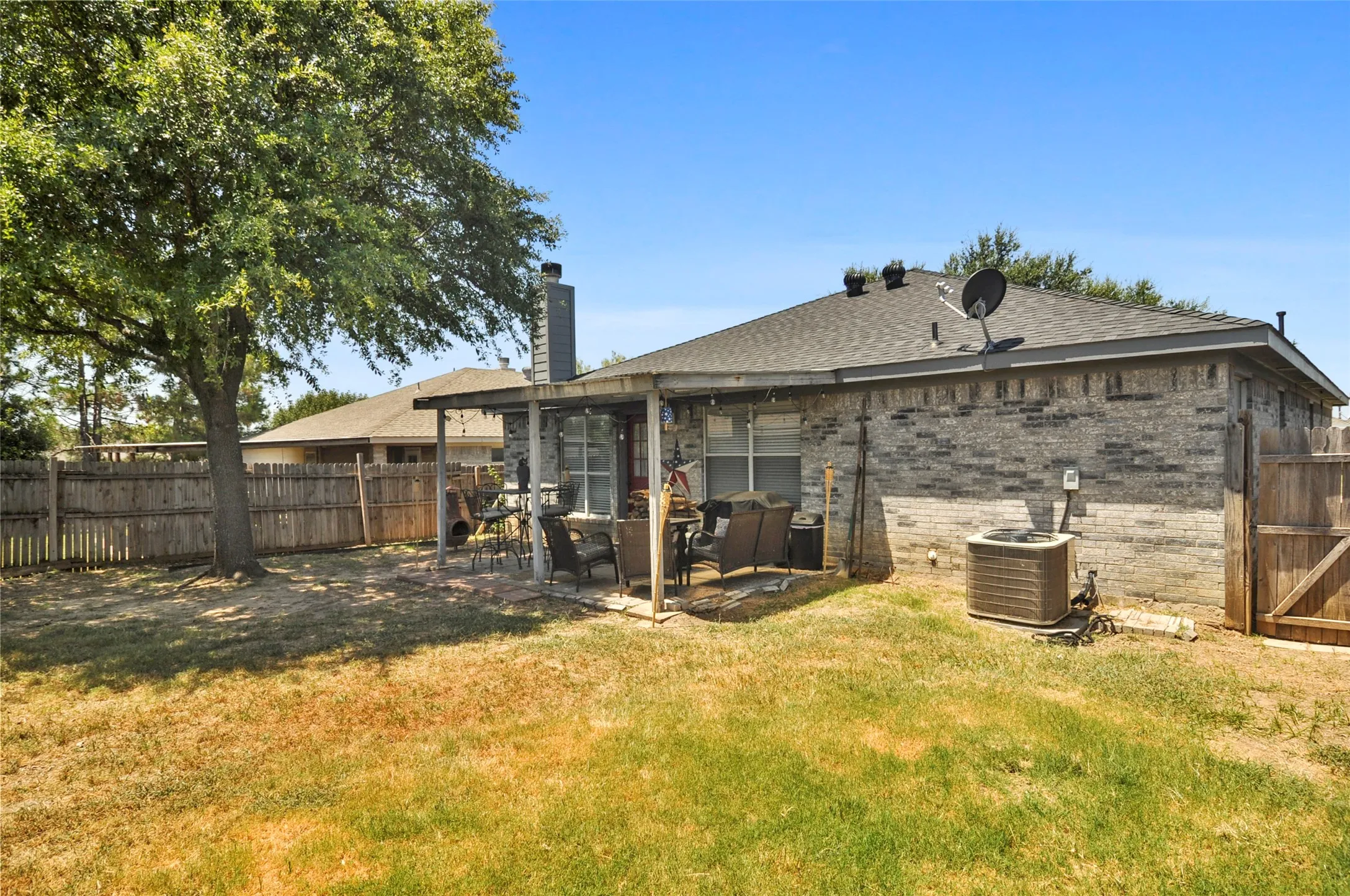 Single Family Residence For Sale in Tarrant County , 2529 Nogales Drive, Fort Worth, Texas 76108, 3 Bedroom, 2 Bathroom, 2 Garage spaces, 1,425 Sqft, built in 2001, mls#21018942, Real Estate Agent in Fort Worth, Homes For Sale in Tarrant county, Homes For Sale in Fort Worth, Realtor in Fort Worth Texas, Real Estate Brokerage Independent Realty Texas, Luminita Cordes Realtor