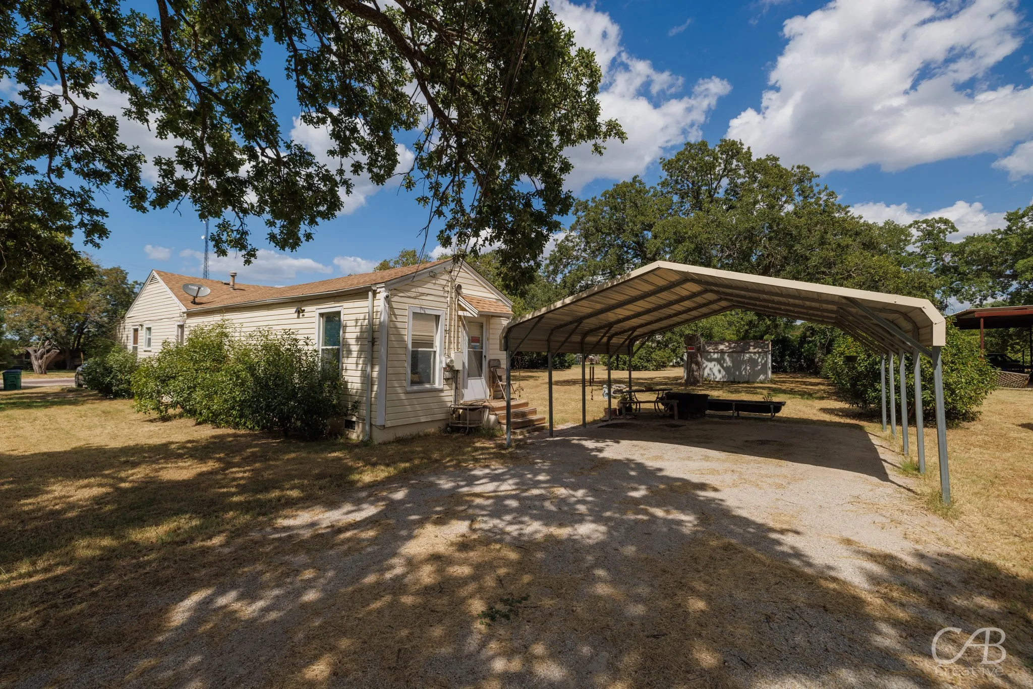 Single Family Residence For Sale in Eastland County , 1406 W Commerce Street, Eastland, Texas 76448, 3 Bedrooms, 2 Bathrooms, Garage spaces, 1,598 Sqft, built in 1940, Price $180,000, mls#21017177, Real Estate Agent in Eastland, Homes For Sale in Eastland county, Homes For Sale in Eastland, Realtor in Eastland Texas, Real Estate Brokerage Independent Realty Texas, Luminita Cordes Realtor