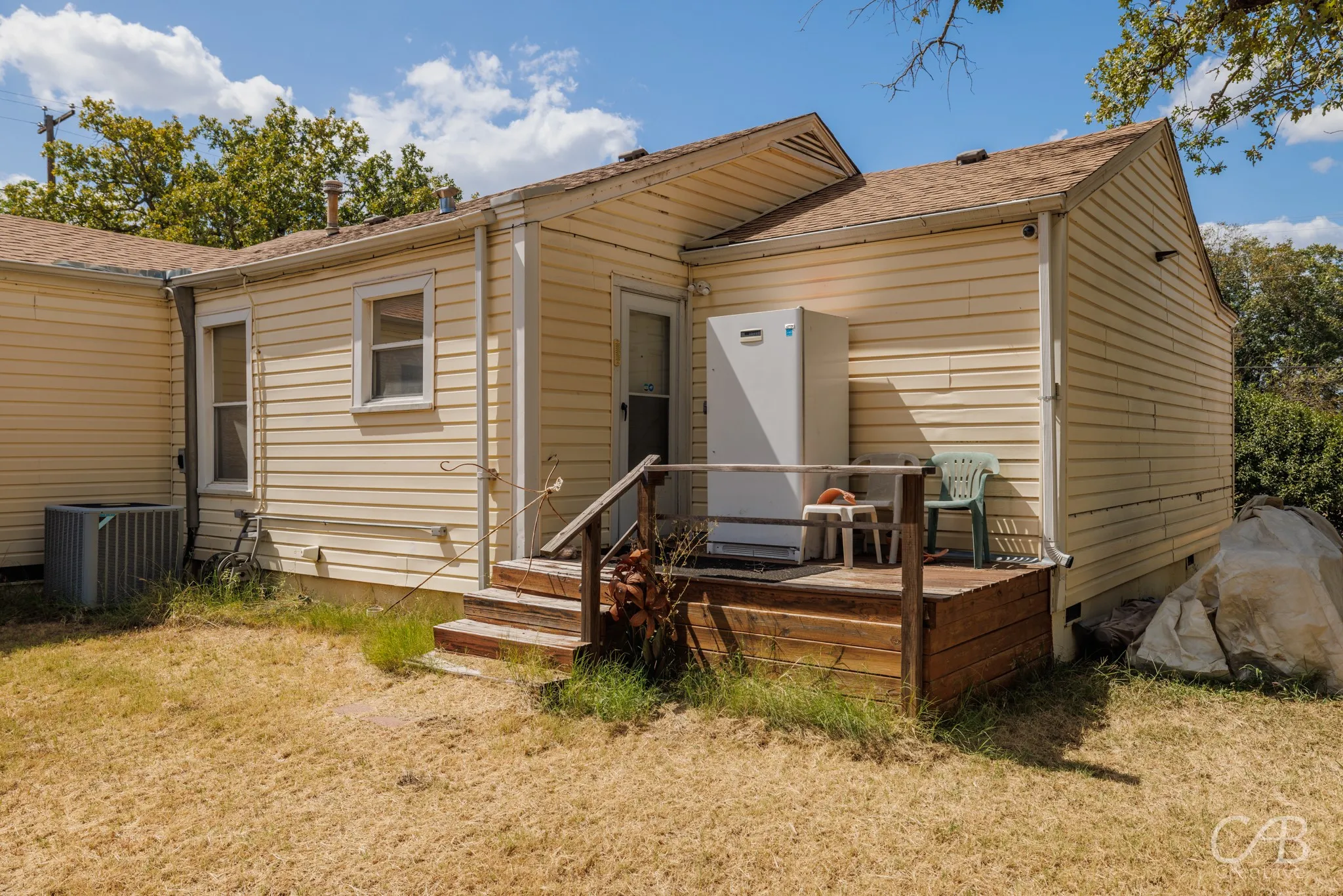 Single Family Residence For Sale in Eastland County , 1406 W Commerce Street, Eastland, Texas 76448, 3 Bedrooms, 2 Bathrooms, Garage spaces, 1,598 Sqft, built in 1940, Price $180,000, mls#21017177, Real Estate Agent in Eastland, Homes For Sale in Eastland county, Homes For Sale in Eastland, Realtor in Eastland Texas, Real Estate Brokerage Independent Realty Texas, Luminita Cordes Realtor