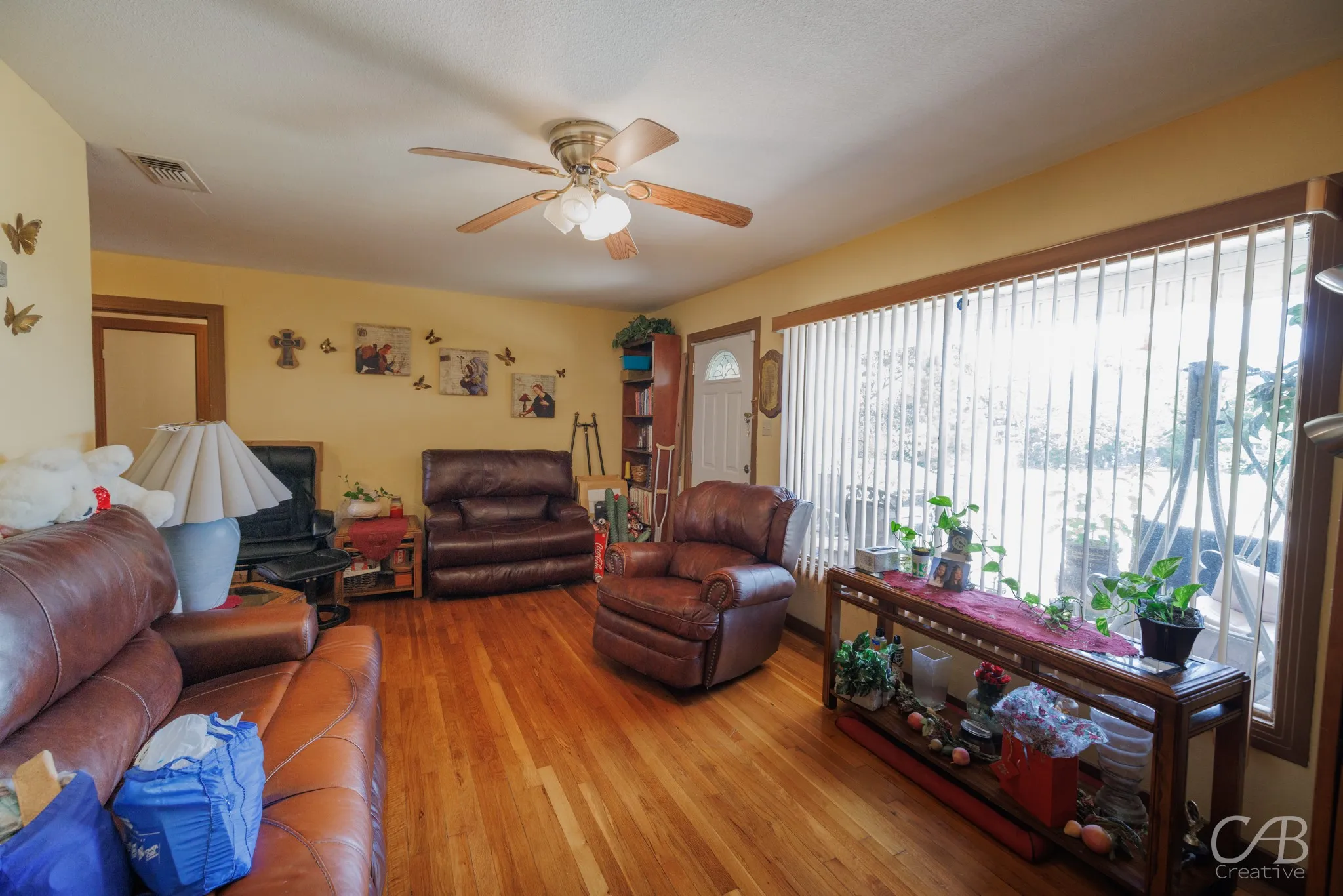 Single Family Residence For Sale in Eastland County , 1406 W Commerce Street, Eastland, Texas 76448, 3 Bedrooms, 2 Bathrooms, Garage spaces, 1,598 Sqft, built in 1940, Price $180,000, mls#21017177, Real Estate Agent in Eastland, Homes For Sale in Eastland county, Homes For Sale in Eastland, Realtor in Eastland Texas, Real Estate Brokerage Independent Realty Texas, Luminita Cordes Realtor