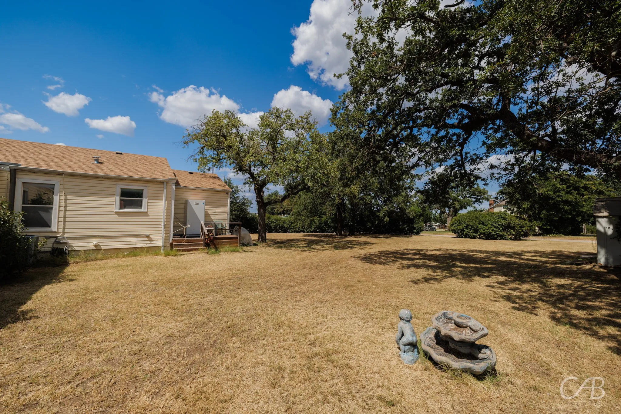 Single Family Residence For Sale in Eastland County , 1406 W Commerce Street, Eastland, Texas 76448, 3 Bedrooms, 2 Bathrooms, Garage spaces, 1,598 Sqft, built in 1940, Price $180,000, mls#21017177, Real Estate Agent in Eastland, Homes For Sale in Eastland county, Homes For Sale in Eastland, Realtor in Eastland Texas, Real Estate Brokerage Independent Realty Texas, Luminita Cordes Realtor