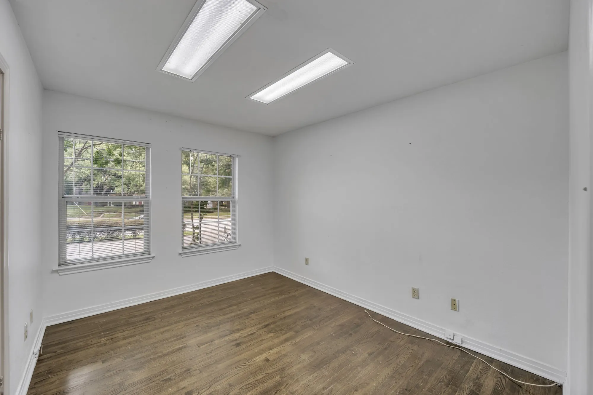 Office For Rent in Tarrant County , 1313 W Abram Street, Arlington, Texas 76013, 0, 0, Garage spaces, 1,349 Sqft, built in 1938, Preowned, mls#21018604, Real Estate Agent in Arlington, Homes For Rent in Tarrant county, Homes For Rent in Arlington, Realtor in Arlington Texas, Real Estate Brokerage Independent Realty Texas, Luminita Cordes Realtor